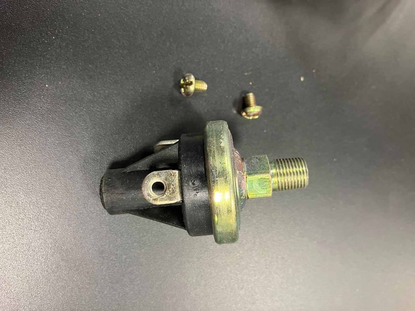 Low Pressure Alarm Switch 1 psi RFS 920467 1/8" MPT for Air Dehydrator