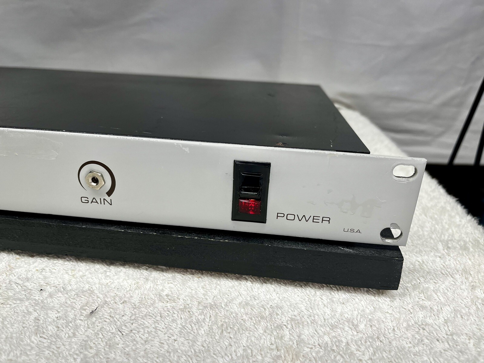 Shintron model 201 rackmount Audio Distribution Amplifier DA