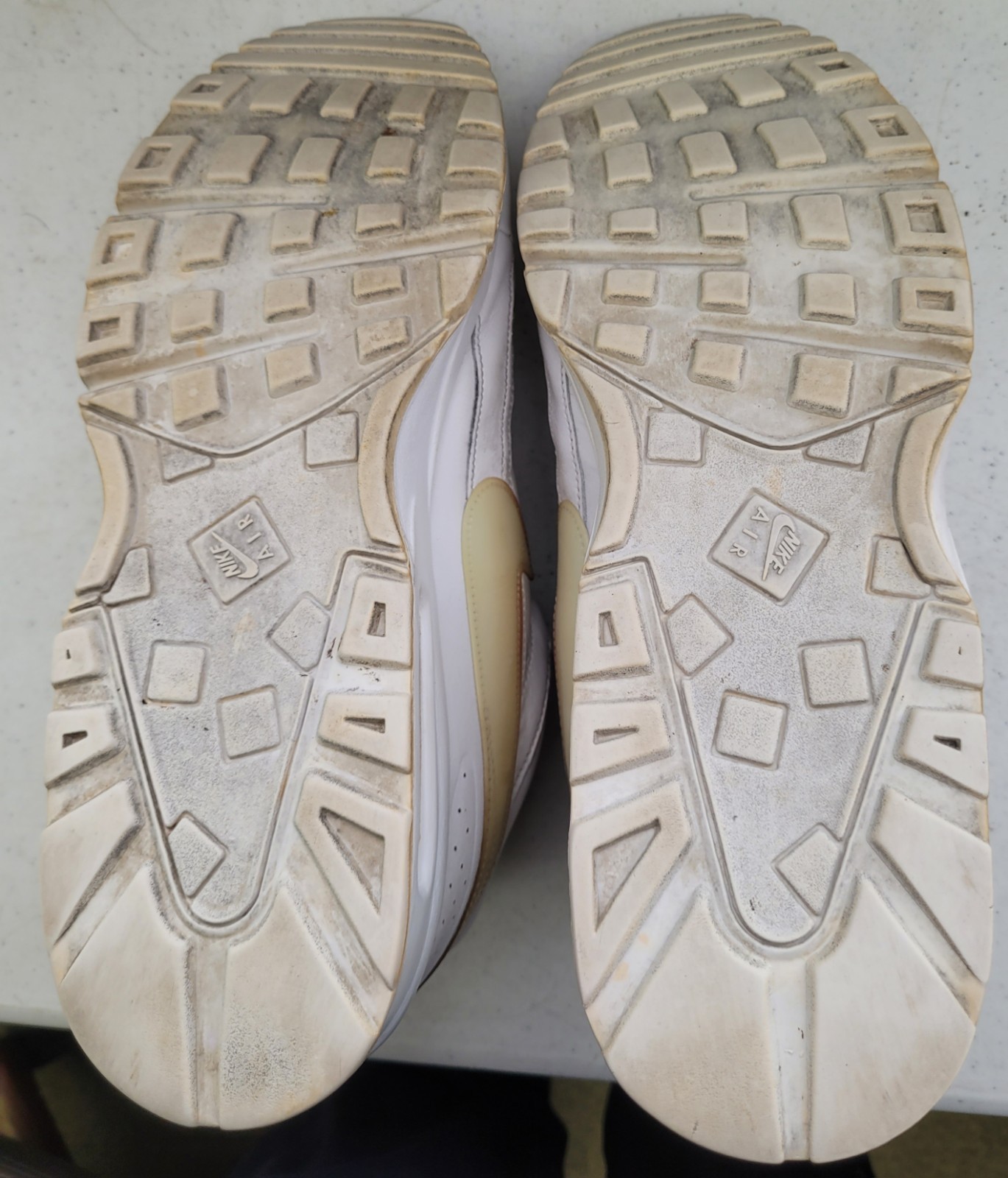 Nike Air BW Big Window White Cream Vintage 2007 Mens Size 10.5 Leather Sneakers