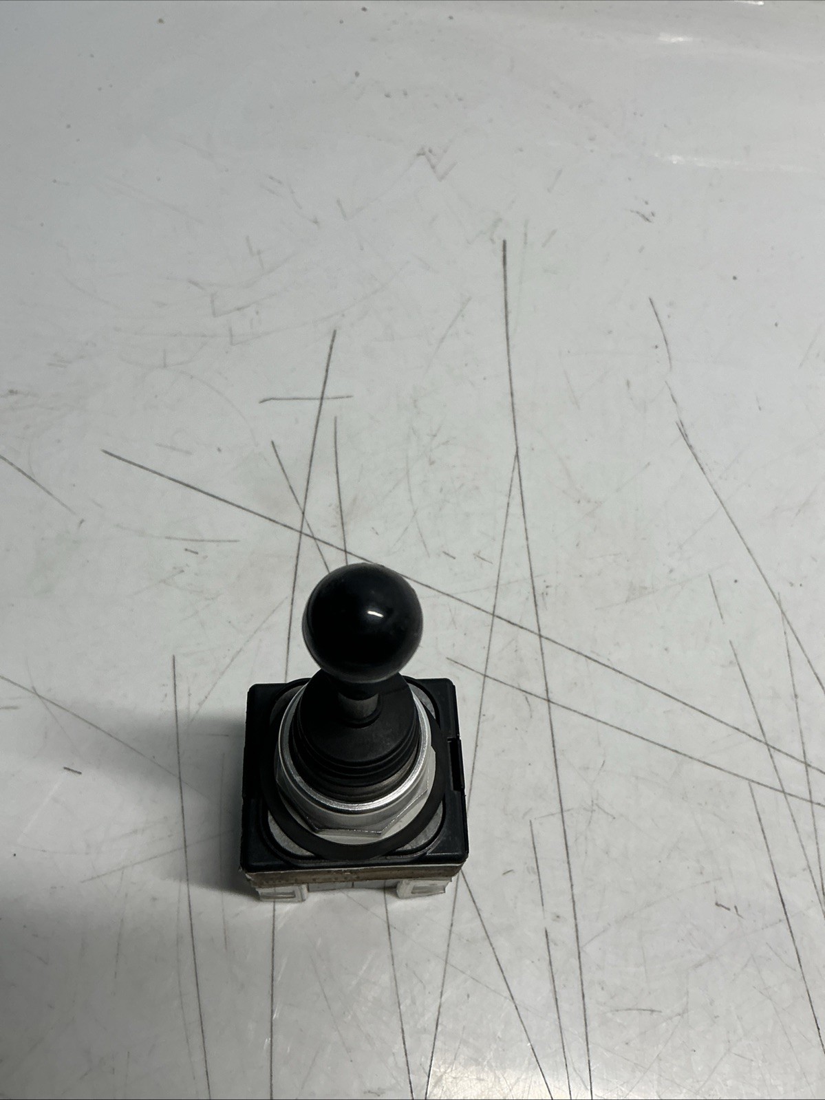 Allen Bradley 800T-T2H3 Ser. T Toggle Switch AA-207