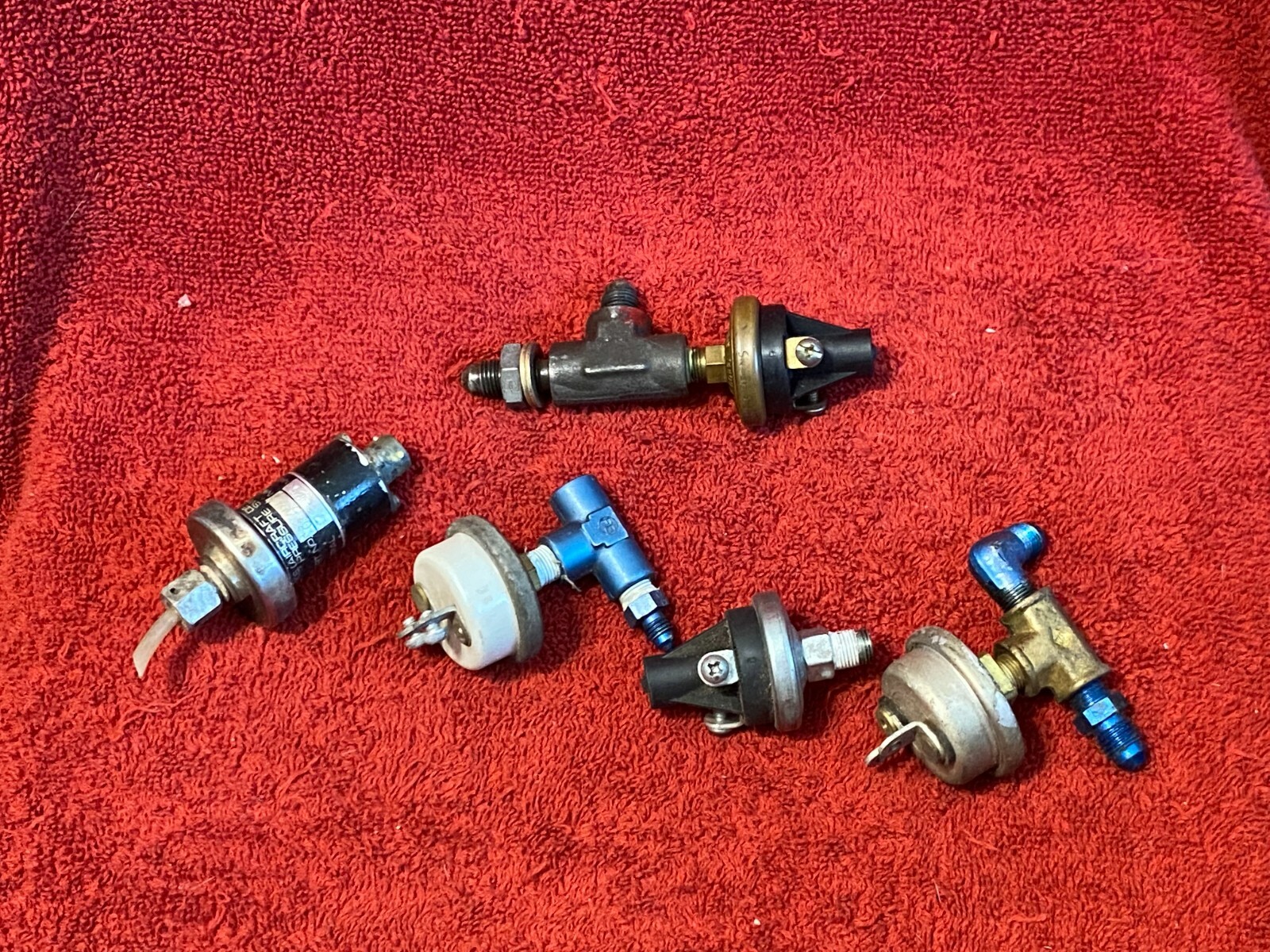 LOT OF 5 AIRCRAFT PRESSURE SWITCHES HOBBS TKS