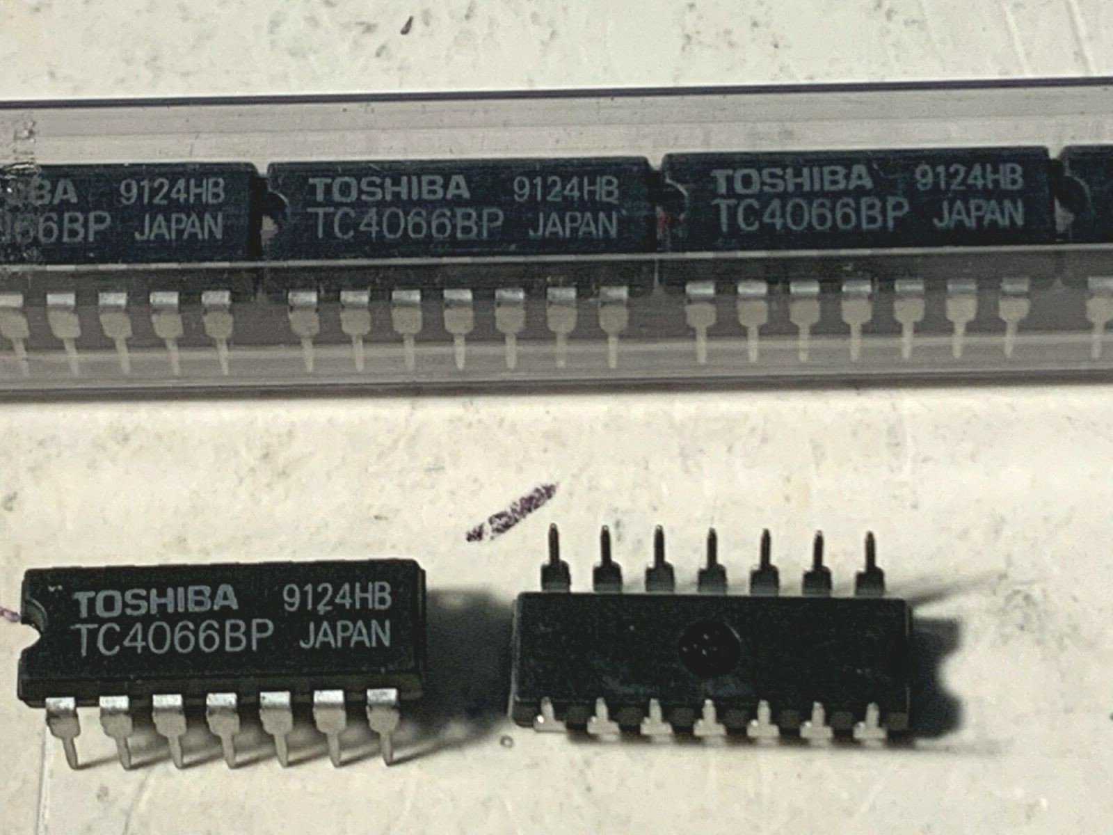 TOSHIBA IC-TC4066BP DIP QUAD BILATERAL SWITCH RH.