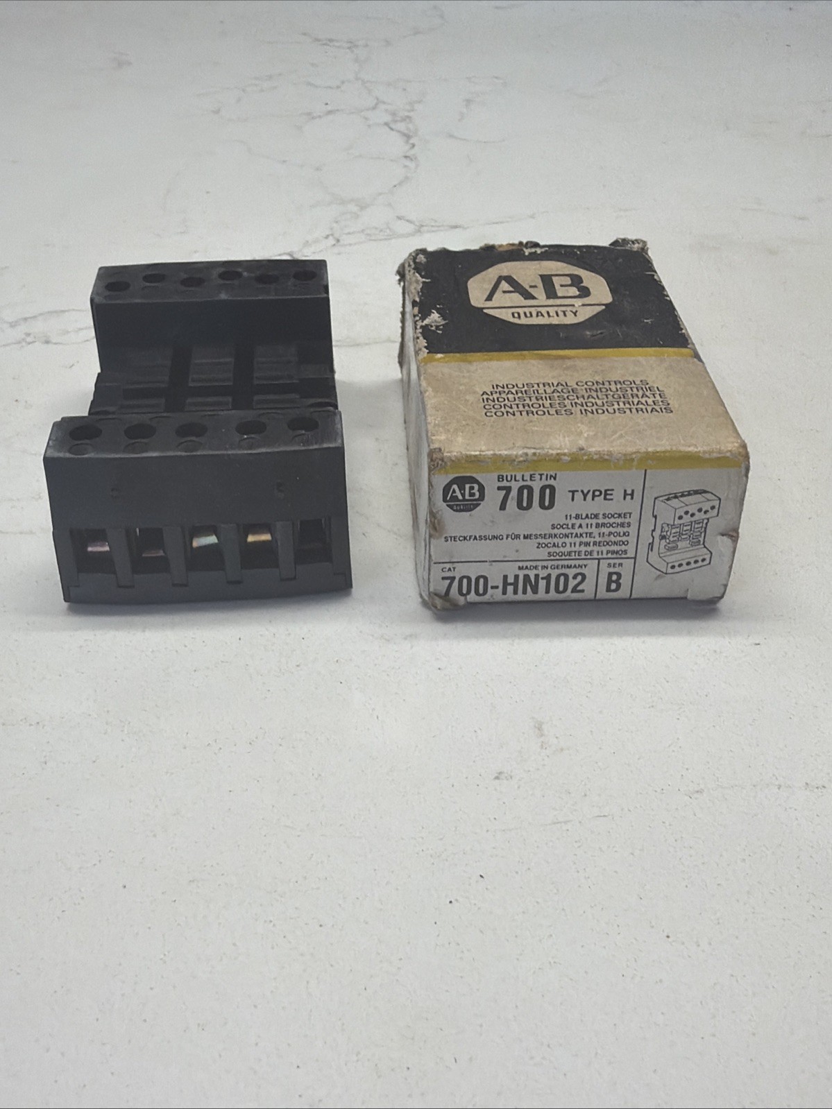 Allen-Bradley 700-HN 102 Series B Relay Socket