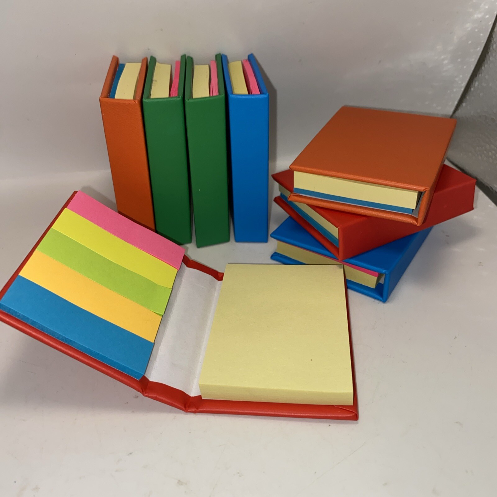 Set of 8 Sticky Notepads with 5 Colored Flag Notes P1