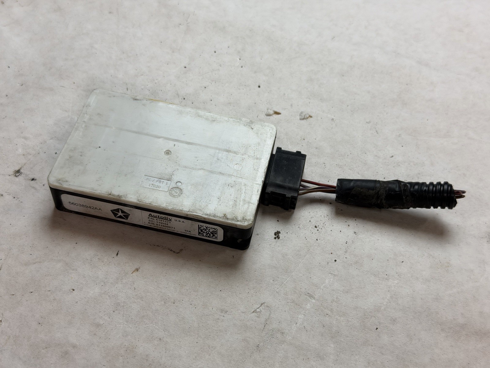 2011-2013 CHRYSLER DODGE JEEP BLIND SPOT DETECTION RADAR SENSOR 56038942AA OEM