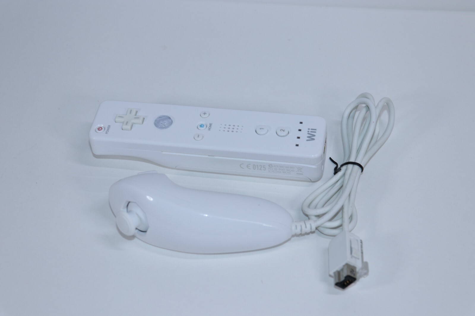 NINTENDO WII FIT CONSOLE BUNDLE WITH BALANCE BOARD GENUINE CONTROLLERS EXCELLENT
