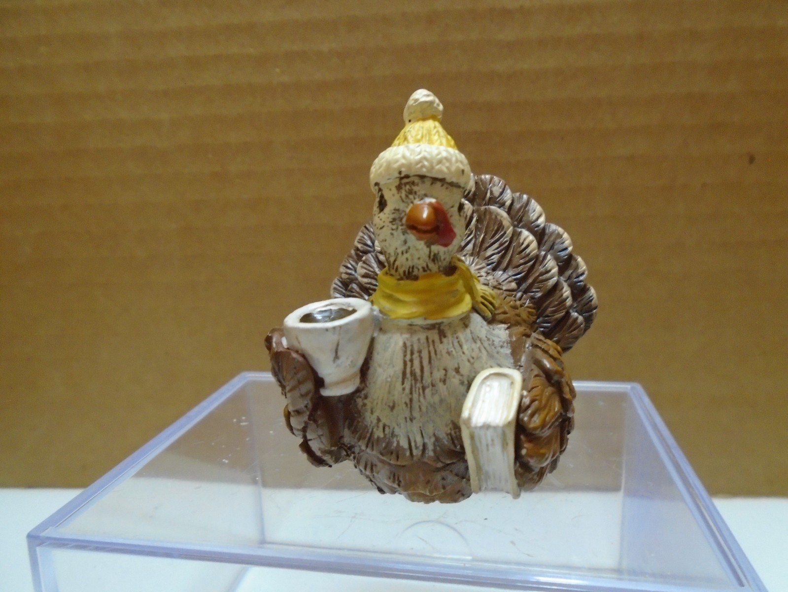 HOLIDAY TURKEY WITH CUP OF COFFEE & BOOK 2.25" FIGURE UNBRANDED  (SF732)