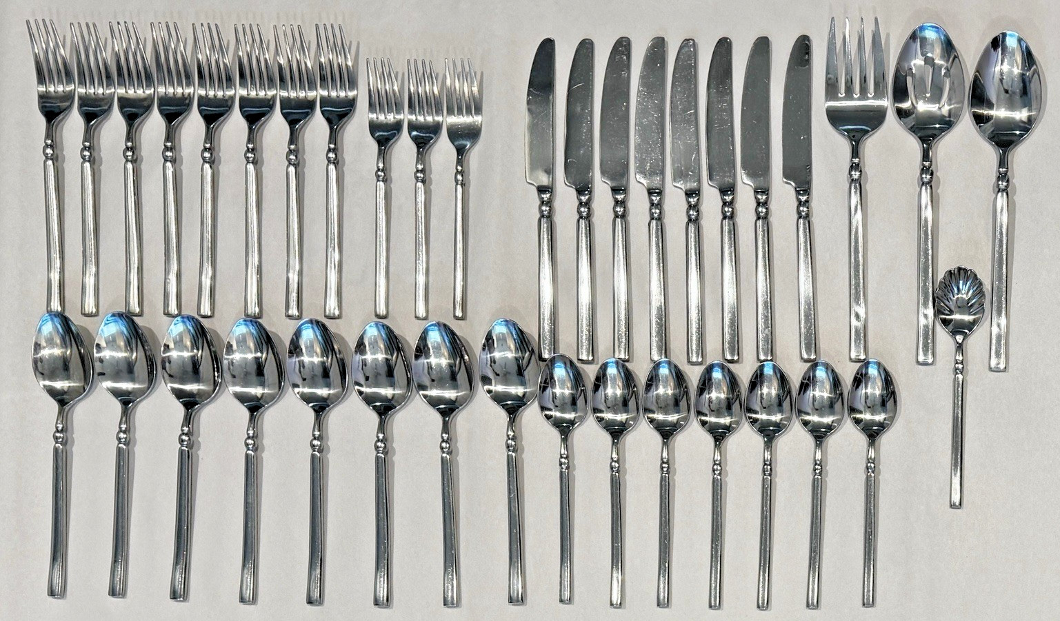 Hampton Silversmith Dominique Mirror Stainless Flatware Spoon Fork Serving 38