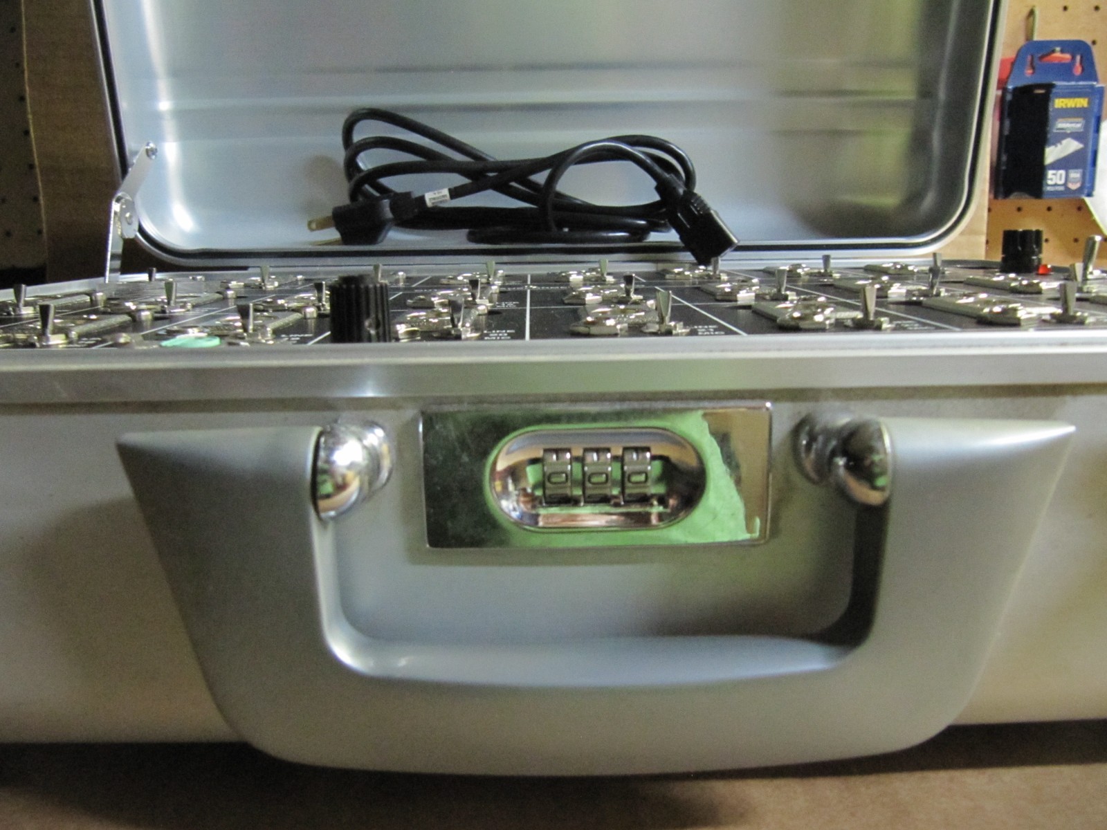 Opamp Labs A-24/2ML Audio Press Feed Mult Distribution Box