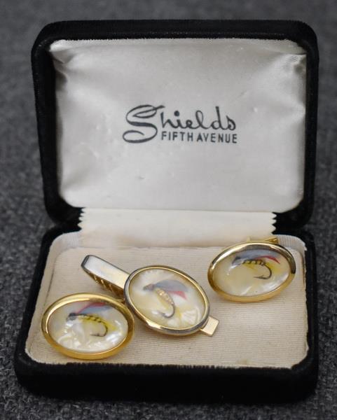 HANDSOME VINTAGE SHIELDS FIFTH AVENUE NYC FISHING LURE MOTIF TIE BAR + CUFFLINKS