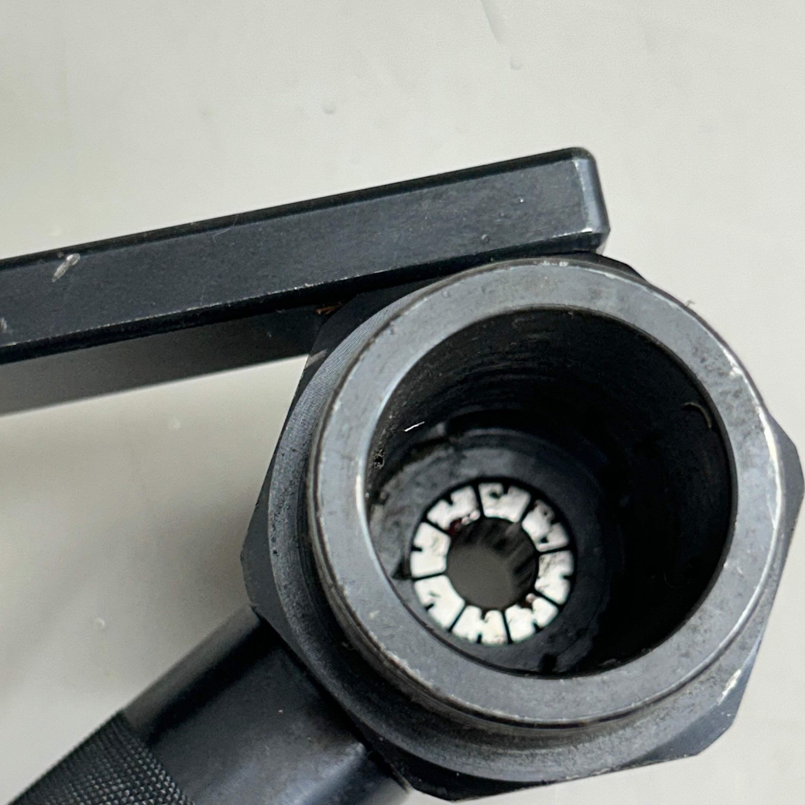 Manual High-Pressure Coning & Threading Tool Black