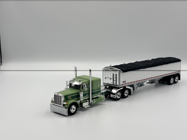 DCP 1/64 Peterbilt Model 379, 48" Sleeper, 43' Pacemaker Grain, Green 60-2202