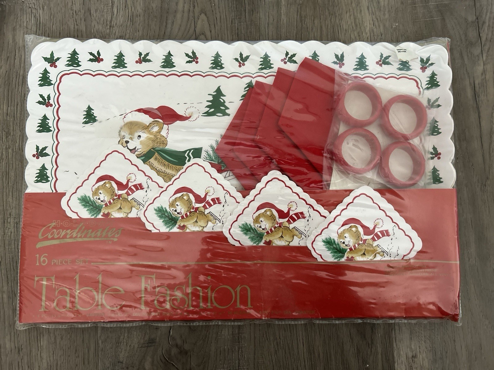 Vintage ‘94 Holiday 16 Piece Set Table Christmas Placemat Napkin Bear Decor