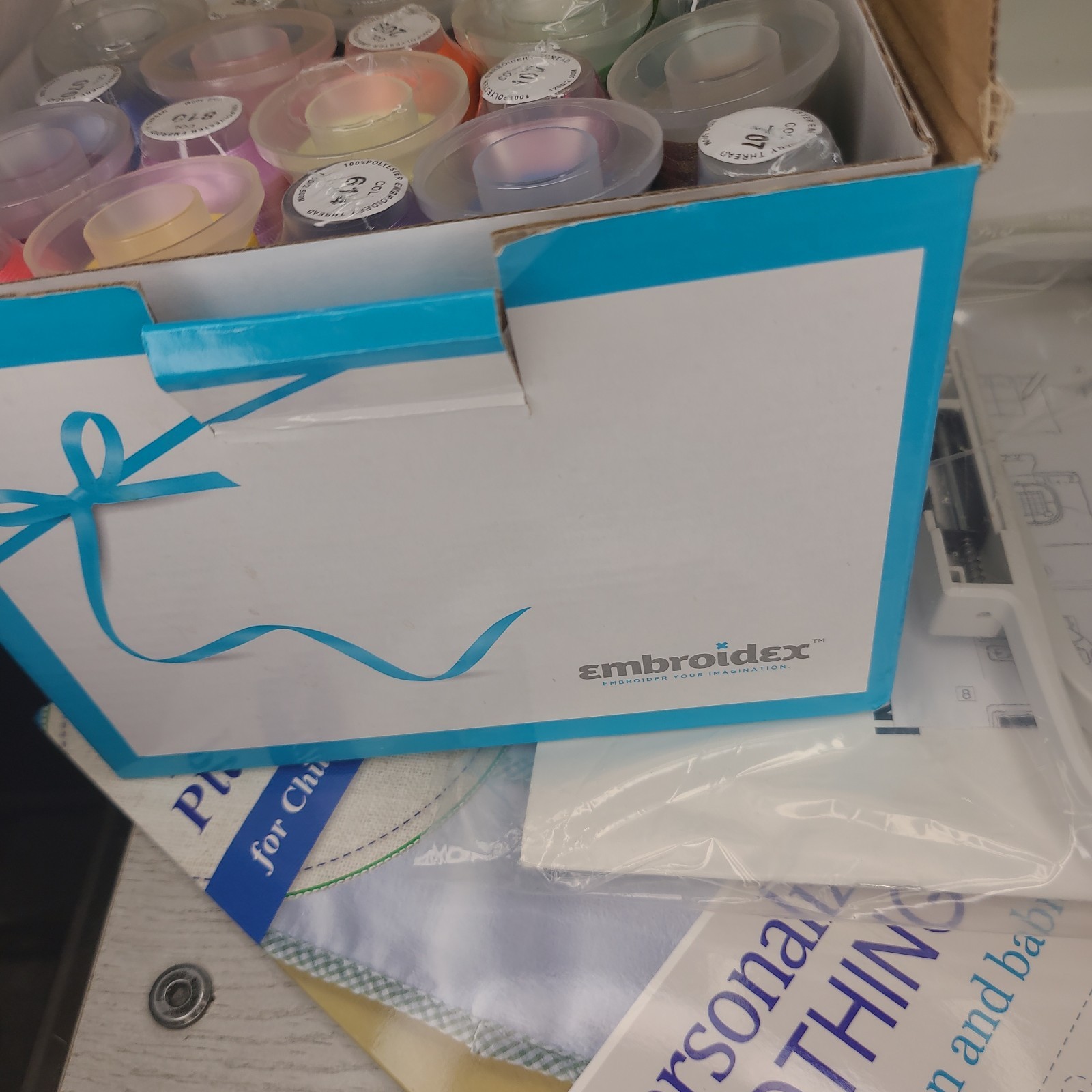 Singer Studio S10 Computerized Embroidery Machine Complete In Box With Extras!