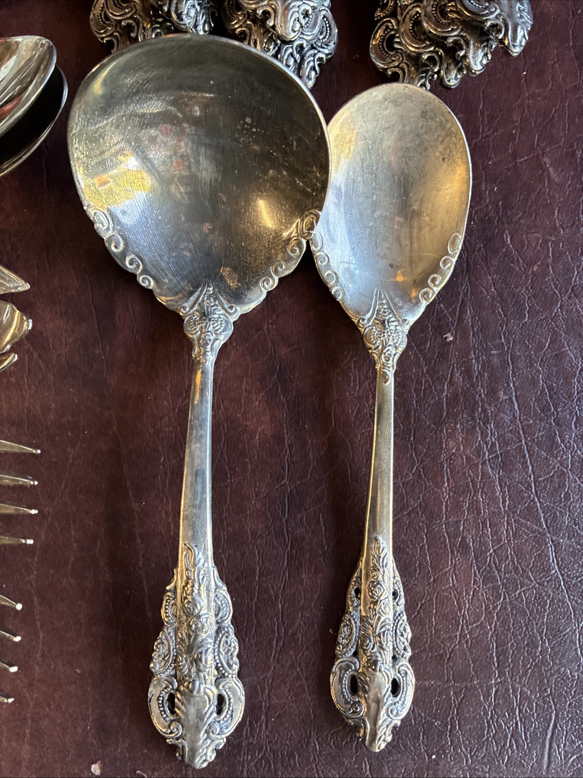 Baroque By Godinger 91 Piece Silver Plated Flatware Set
