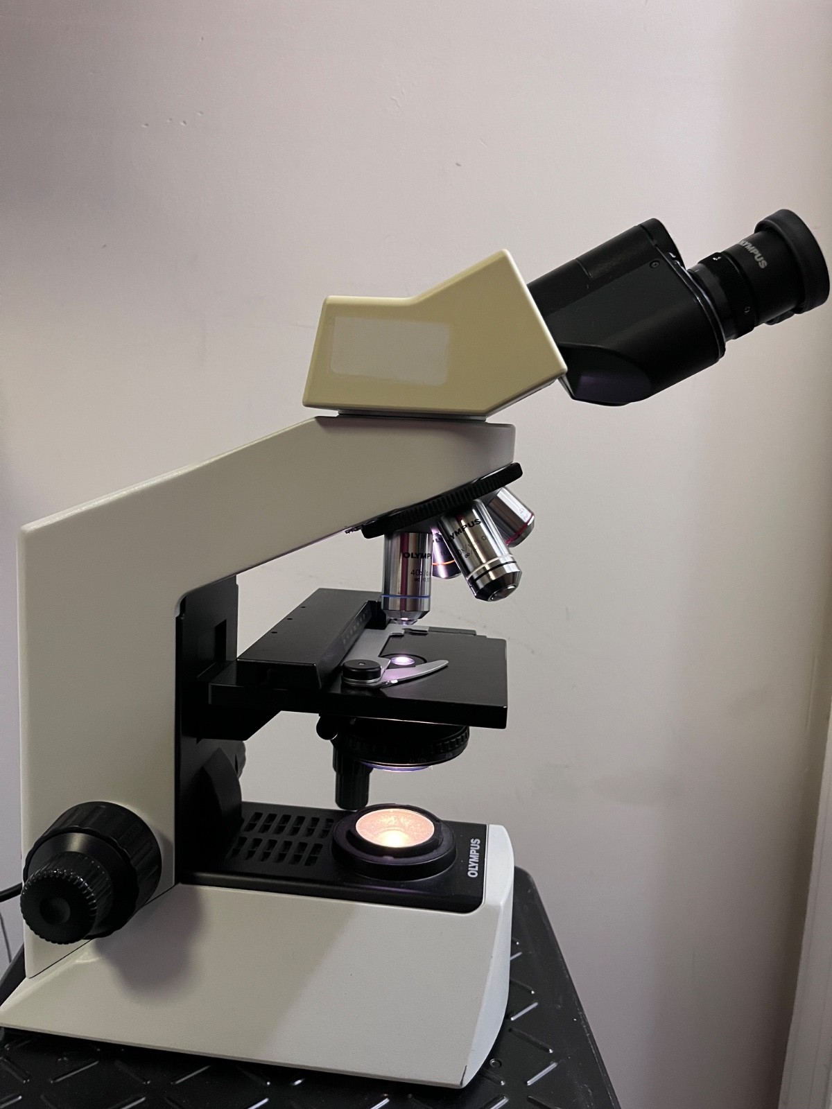 OLYMPUS CX21FS1 BINOCULAR MICROSCOPE PLAN 4 10 40 100 OBJECTIVES Olympus CX21