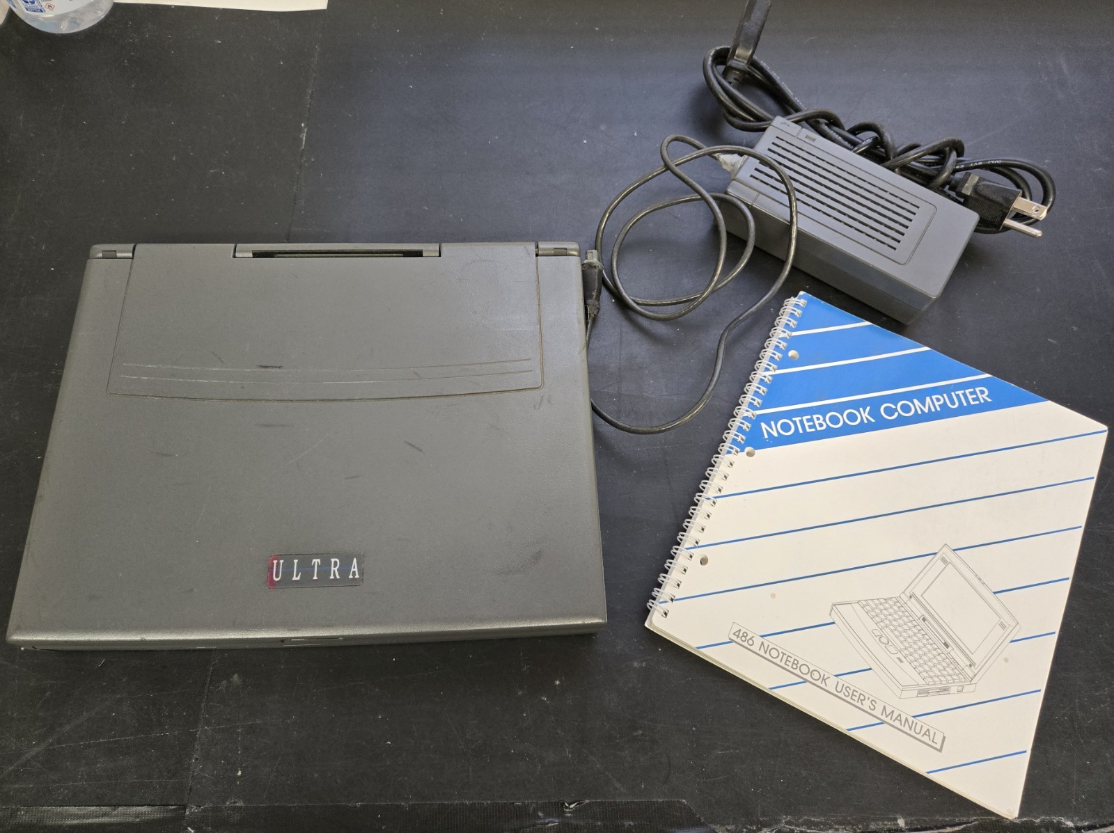 Vintage Ultra 486DX laptop - PARTS OR FIX + manual & power cord - SEE VIDEO