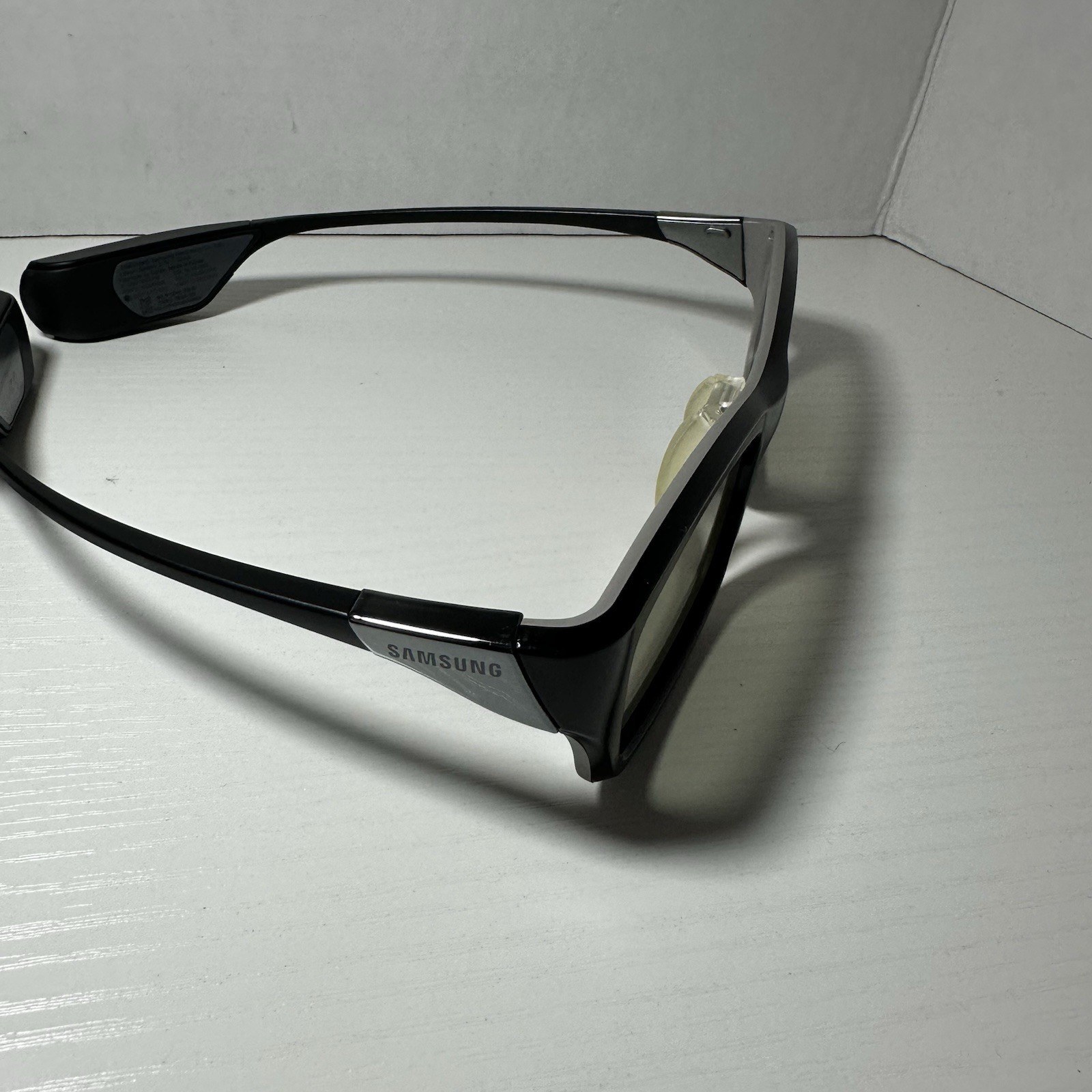 2 Samsung SSG-3300GR Rechargable Active 3D Glasses