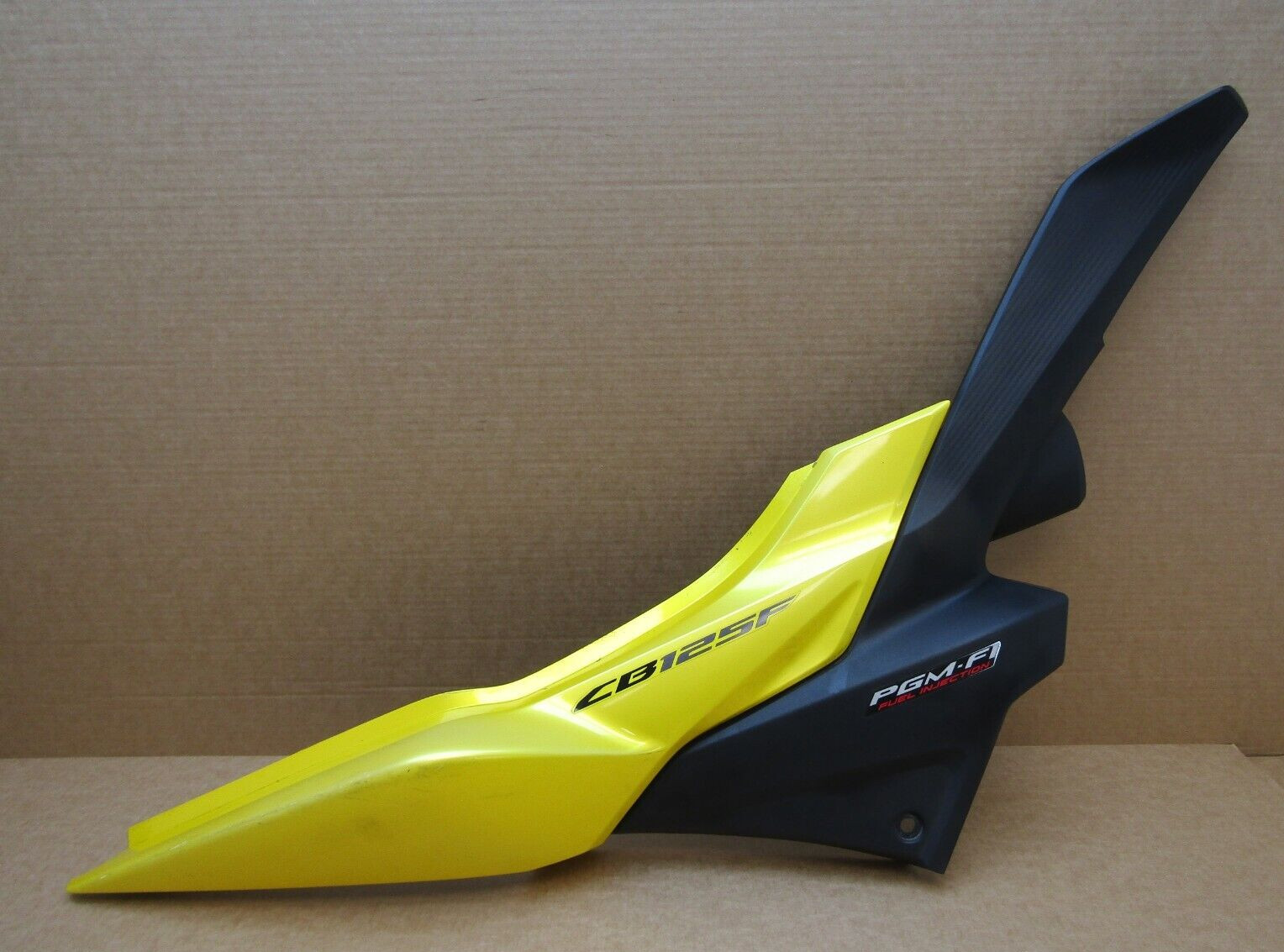 Honda CB125F 2017 11,619 miles right tail fairing panel (13441)