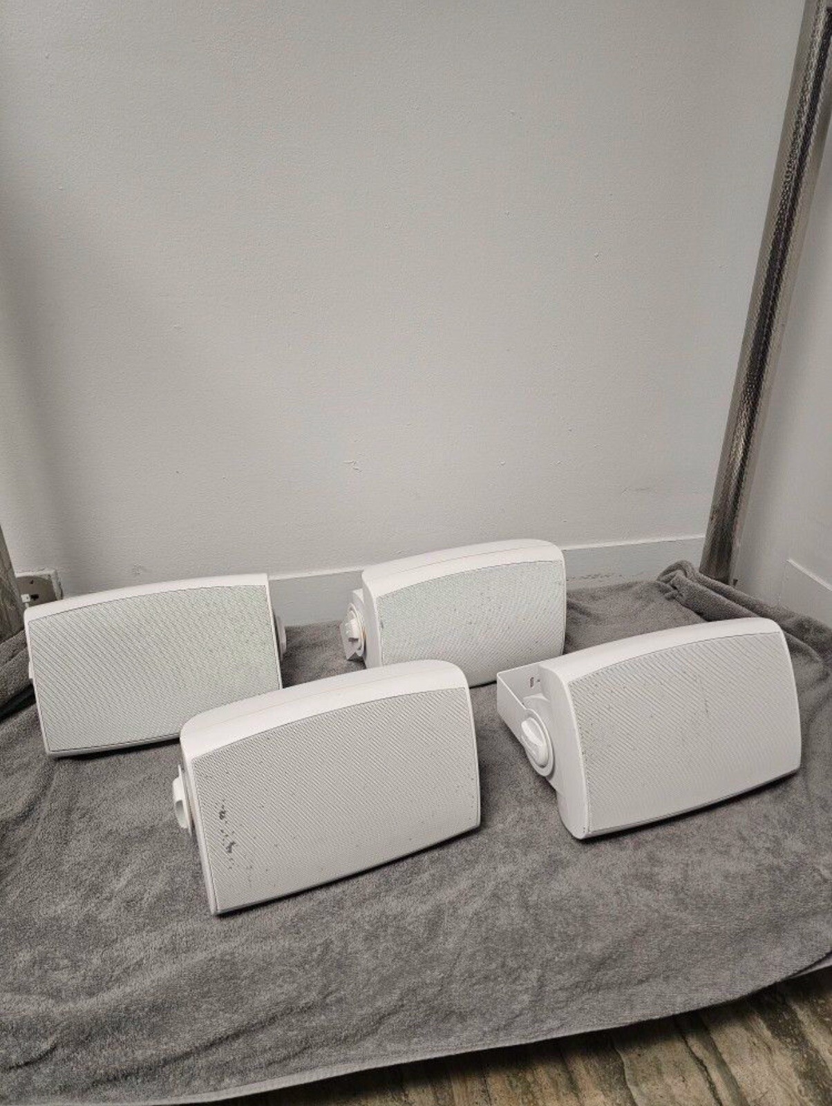 🌟 1 Elura OUT5.25B 5.25" 2-Way 120-Watt Indoor/Outdoor Speakers White 🌟