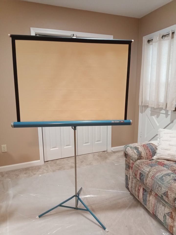 Vintage Da-lite Flyer 30x40” Portable Movie/Projection Screen Black Made In USA