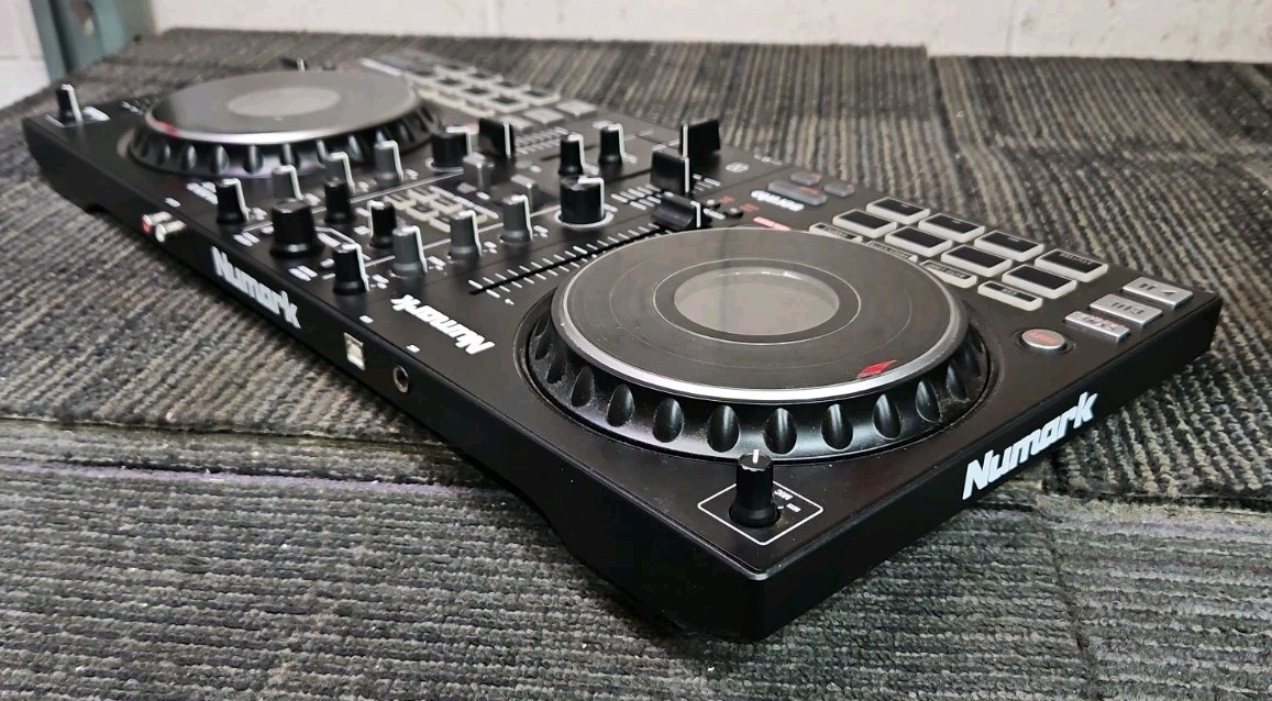 Numark Mixtrack Platinum FX Four Deck DJ Controller