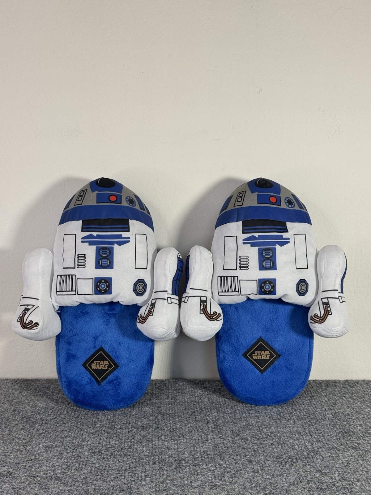 Star Wars R2D2 3D UNISEX SLIPPERS SIZE MEDIUM