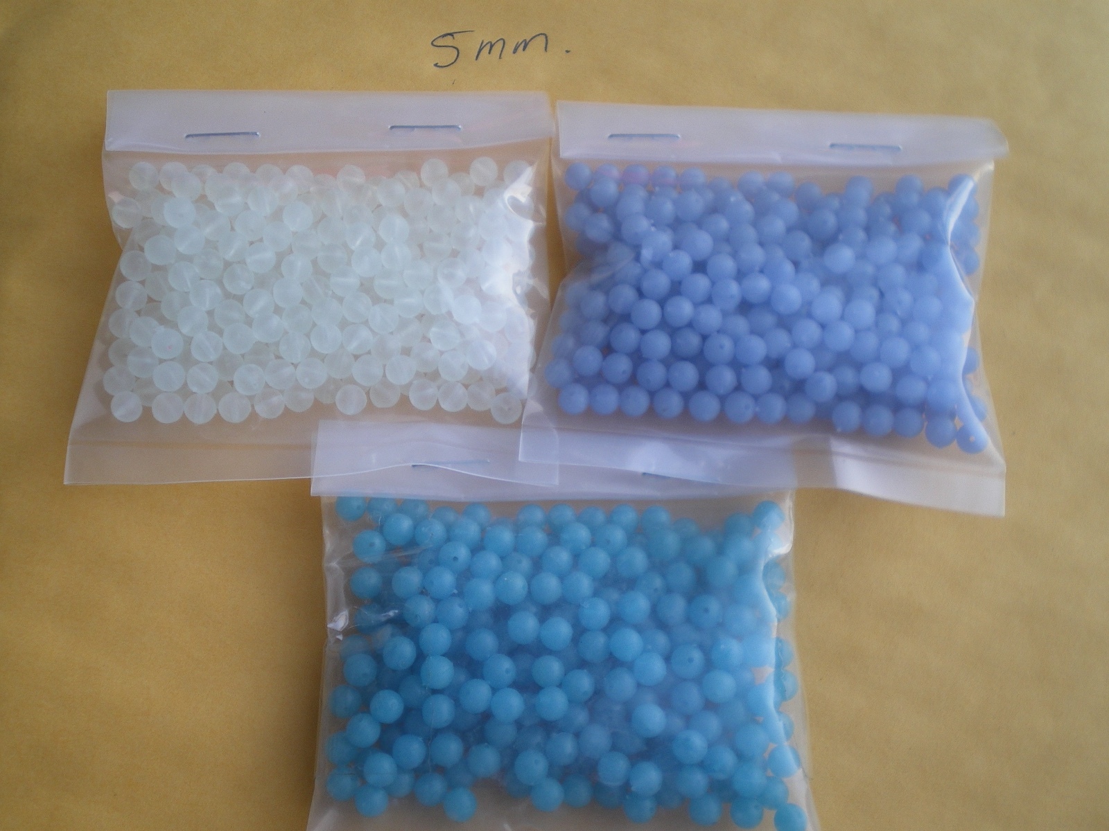 1,200 PCS. 5MM SOFT GLOW PLASTIC LURE BEADS-.036 HOLE CLEAR/BLUE/PURPLE 400 EA