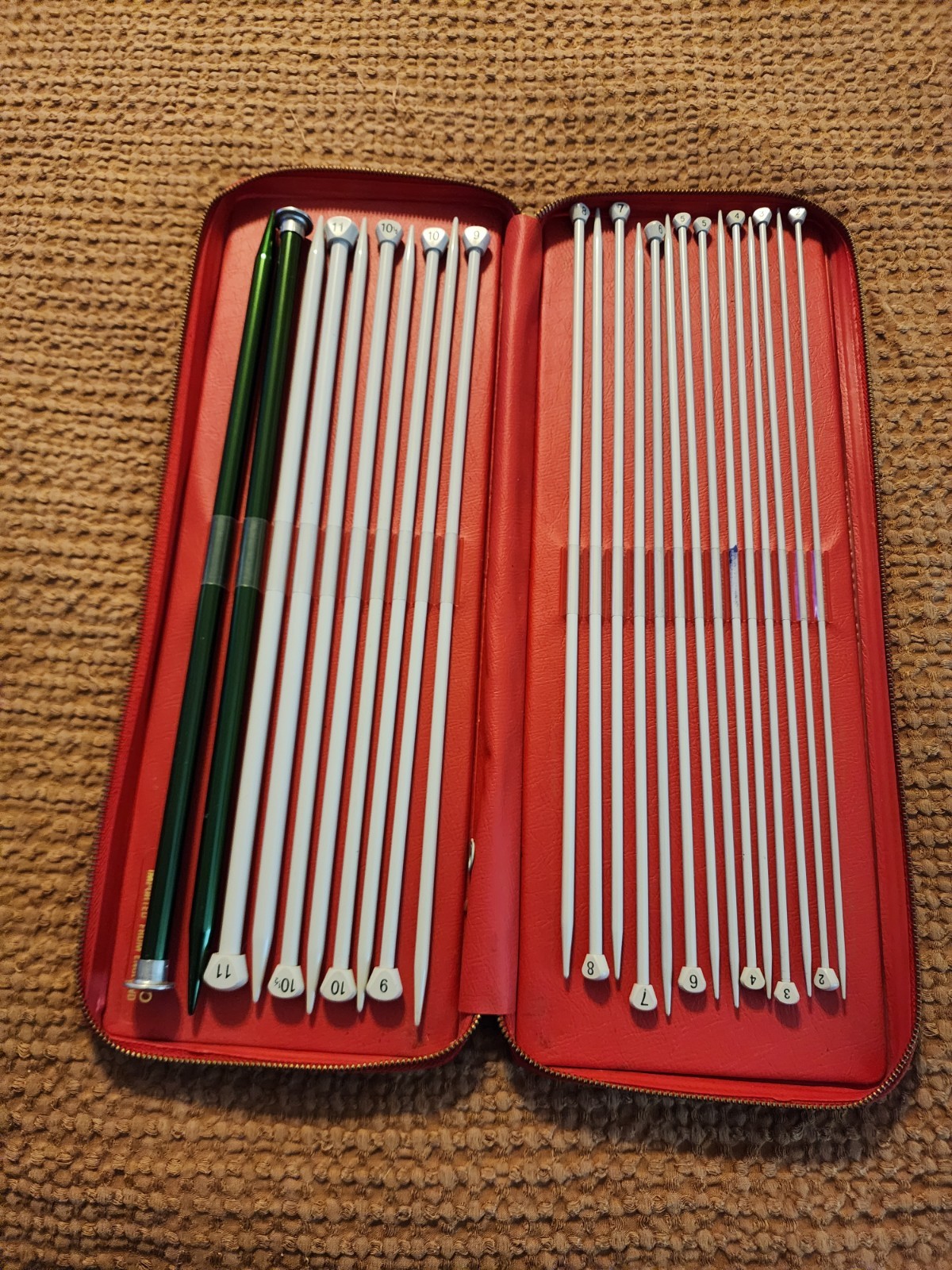24 Bernat-Aero needles from England and Red Case Free S&H