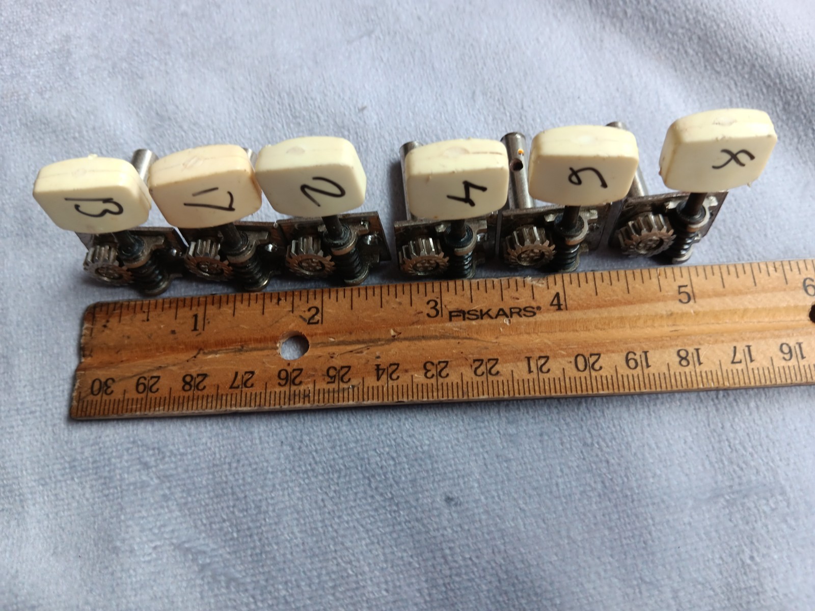 VINTAGE GUITAR PARTS 6 in line Guitar TUNING MACHINE Heads, fair condition.
