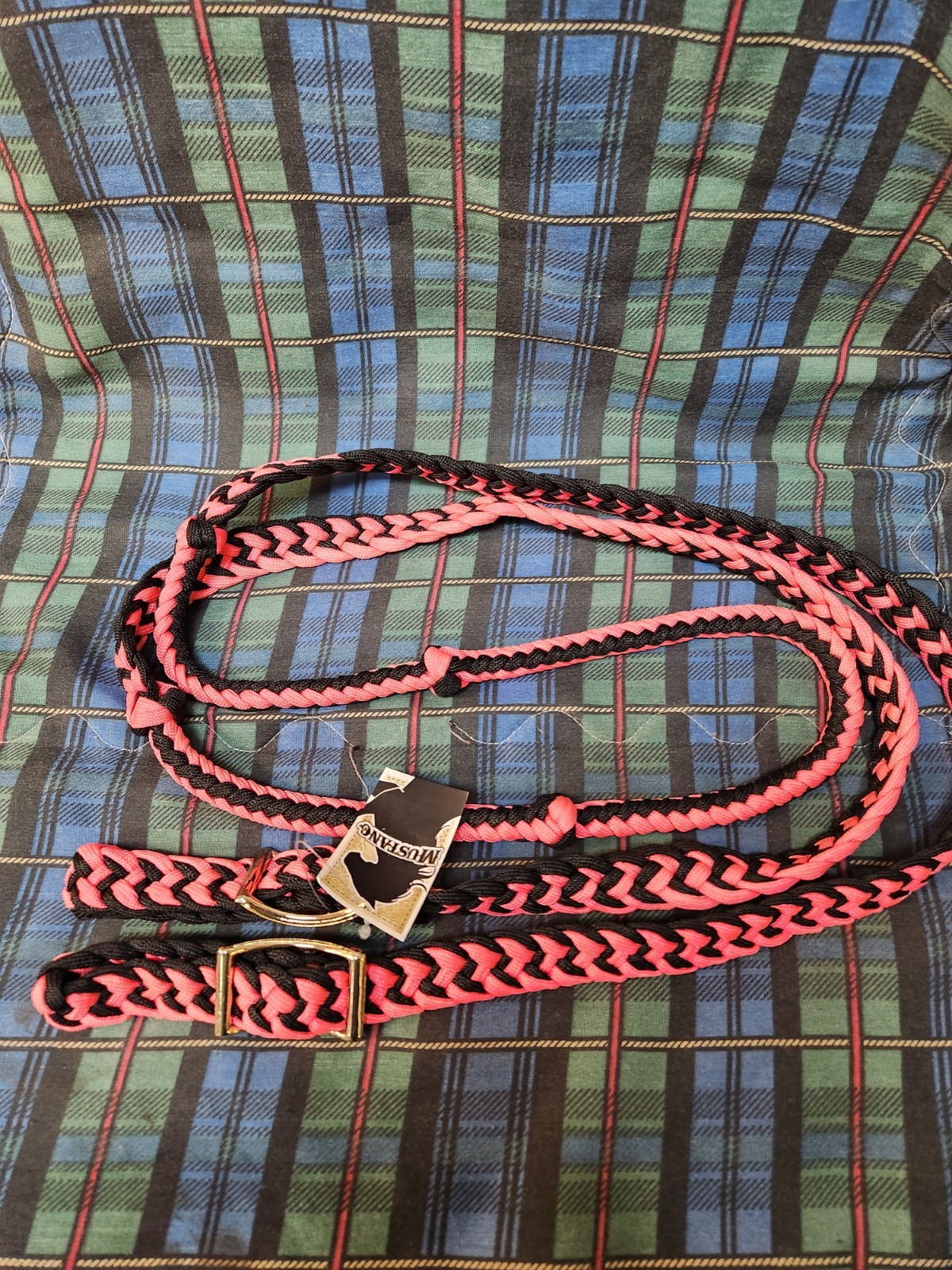 NEW PINK AND BLACK BRAIDED BARREL REINS  MUSTANG BRAND