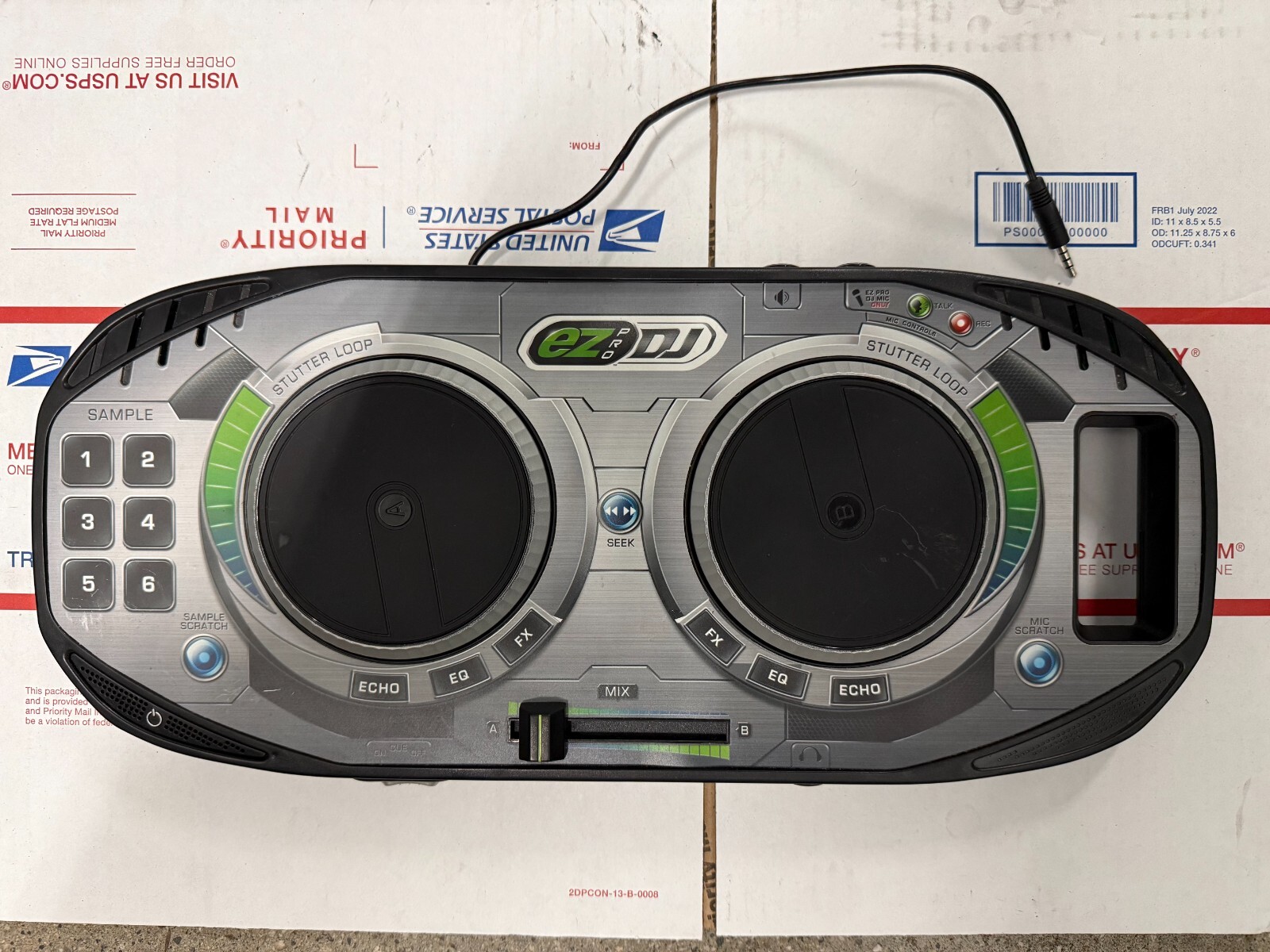 Jakks Pacific EZ Pro DJ Turntable Mixer 2013 !!! scratch Pad APP connect