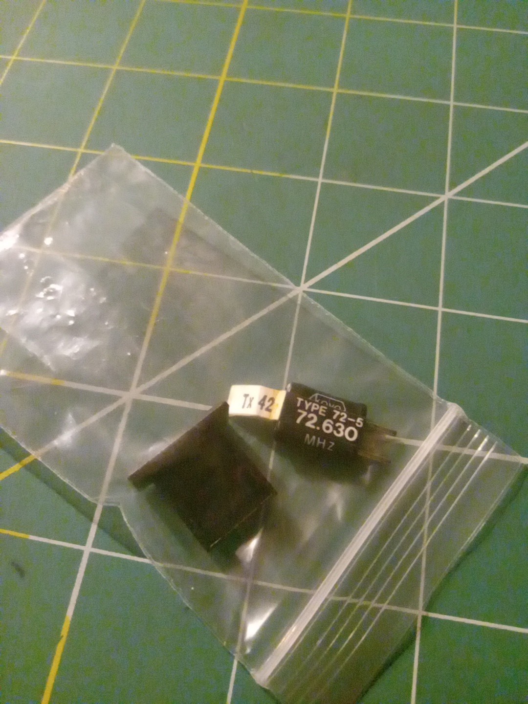 Futaba 72MHz AM TX CRYSTAL #42 w/ Crystal Cover Tx