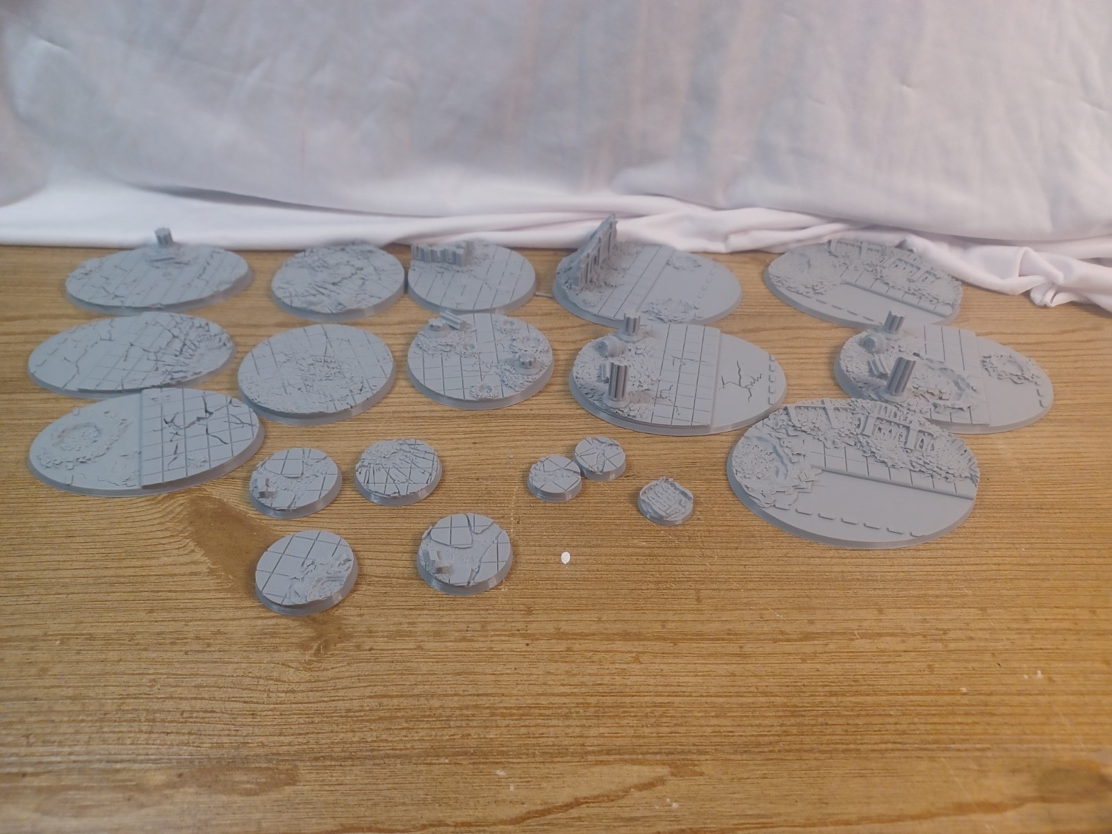 Set of 19 Custom Miniature/Model bases for 40K, Legions Imperalis, Epic 40K. B1