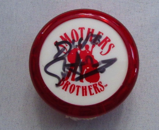 YOYO MAN DUAL SIGNED BY SMOTHERS BROS / PERFORMANCE + BONUS MAUI EDITION YOYO