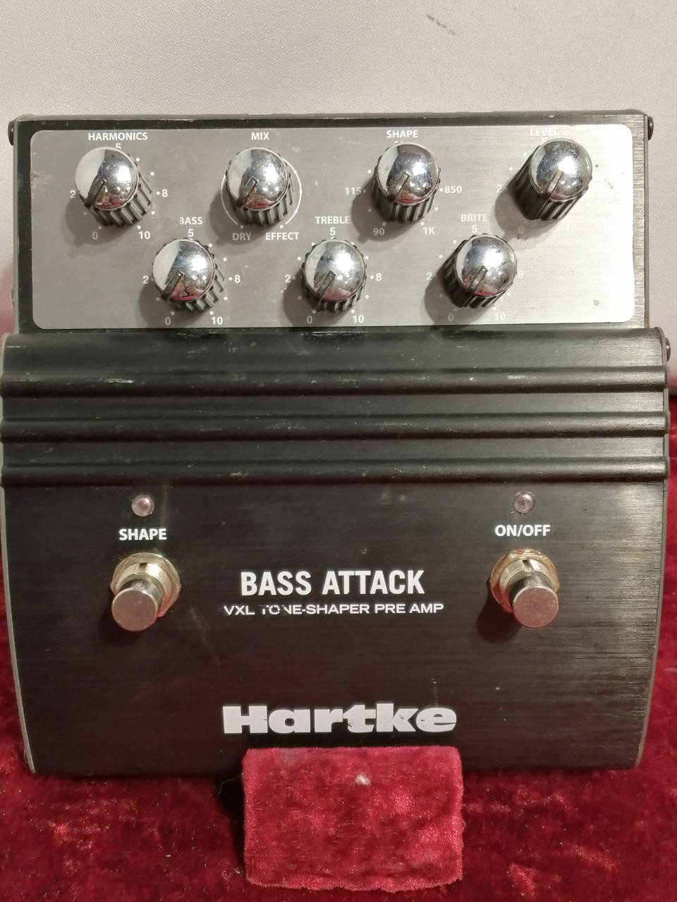 Hartke Bass Attack Distortion Effects Pedal with DI & Shape/Harmonics Knobs