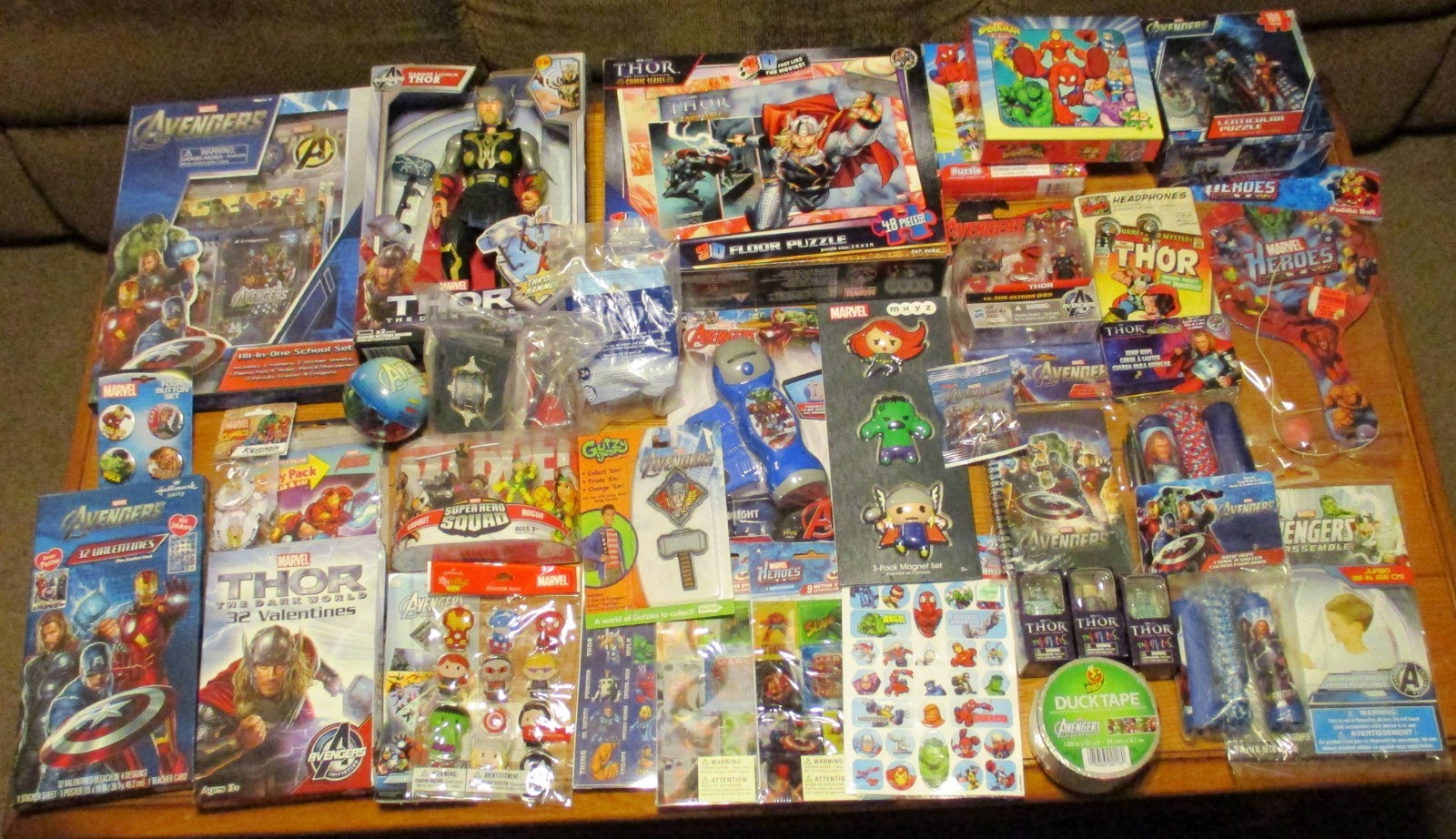 Marvel AVENGERS Memorabilia HUGE LOT W/Toys + Figures + Puzzles ++     Lot #3