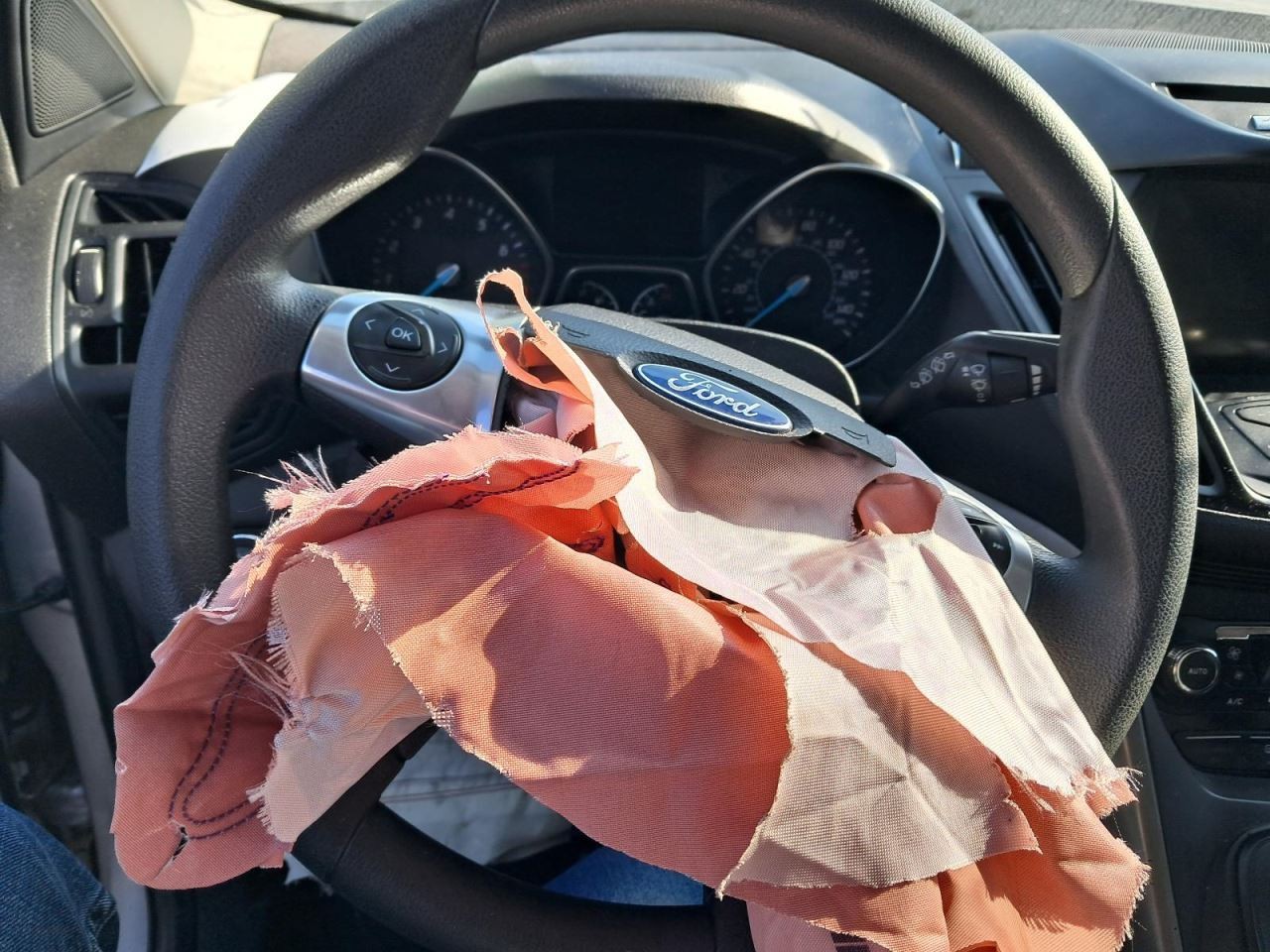 ESCAPE 2014 Glove Box 4789069