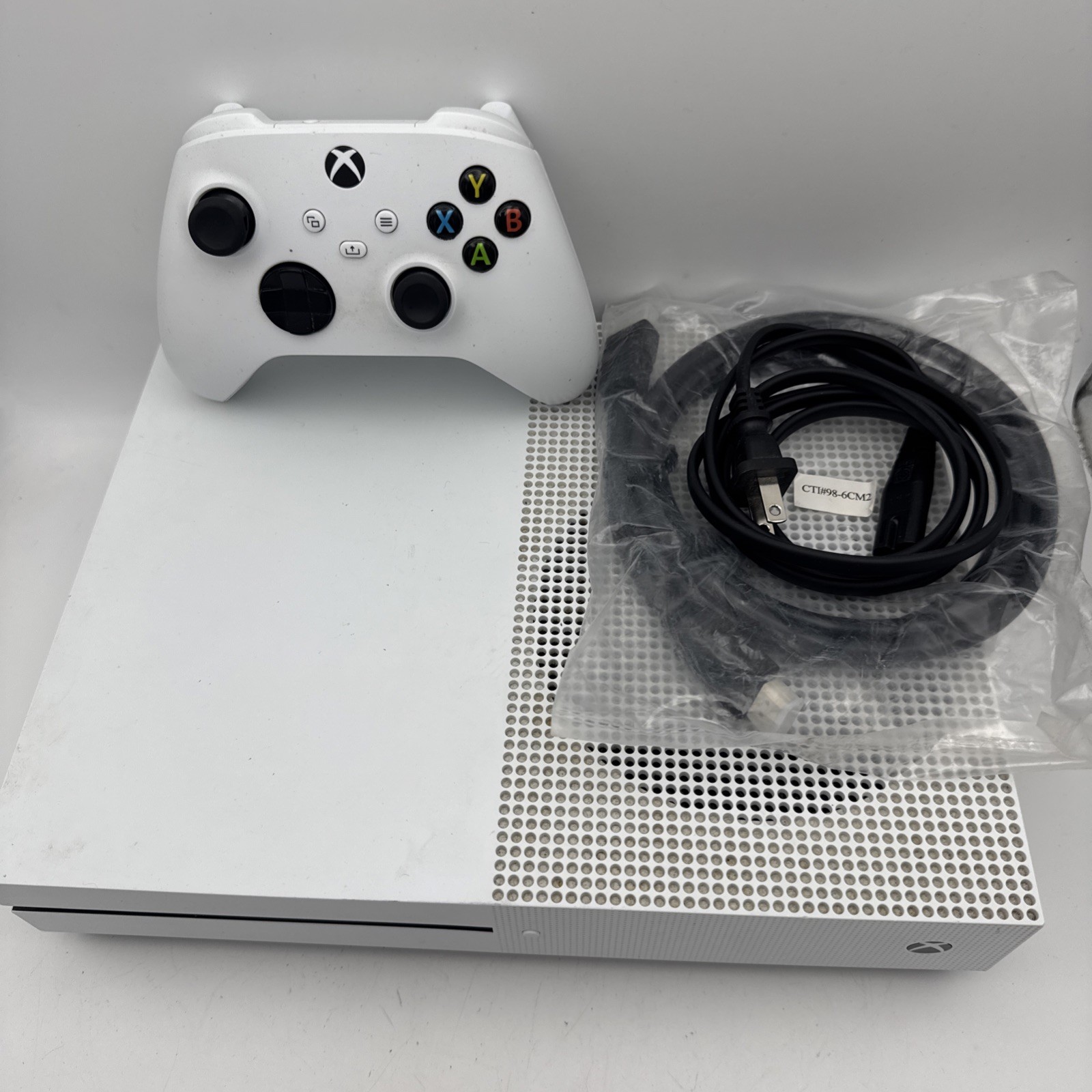 XBOX ONE S 1TB CONSOLE 1681 WITH 1 CONTROLLER & CABLES - TESTED (WBP018149)