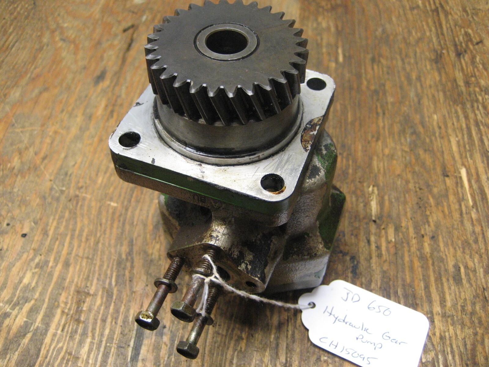 HYDRAULIC GEAR PUMP JOHN DEERE CH15095