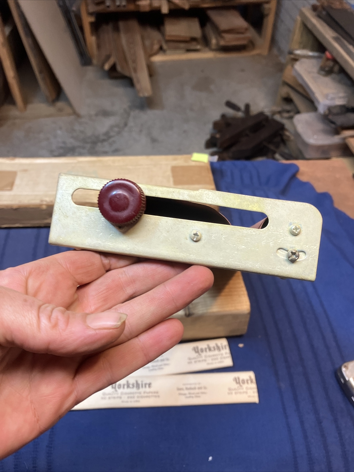 V Master Cigarette Maker, Roller