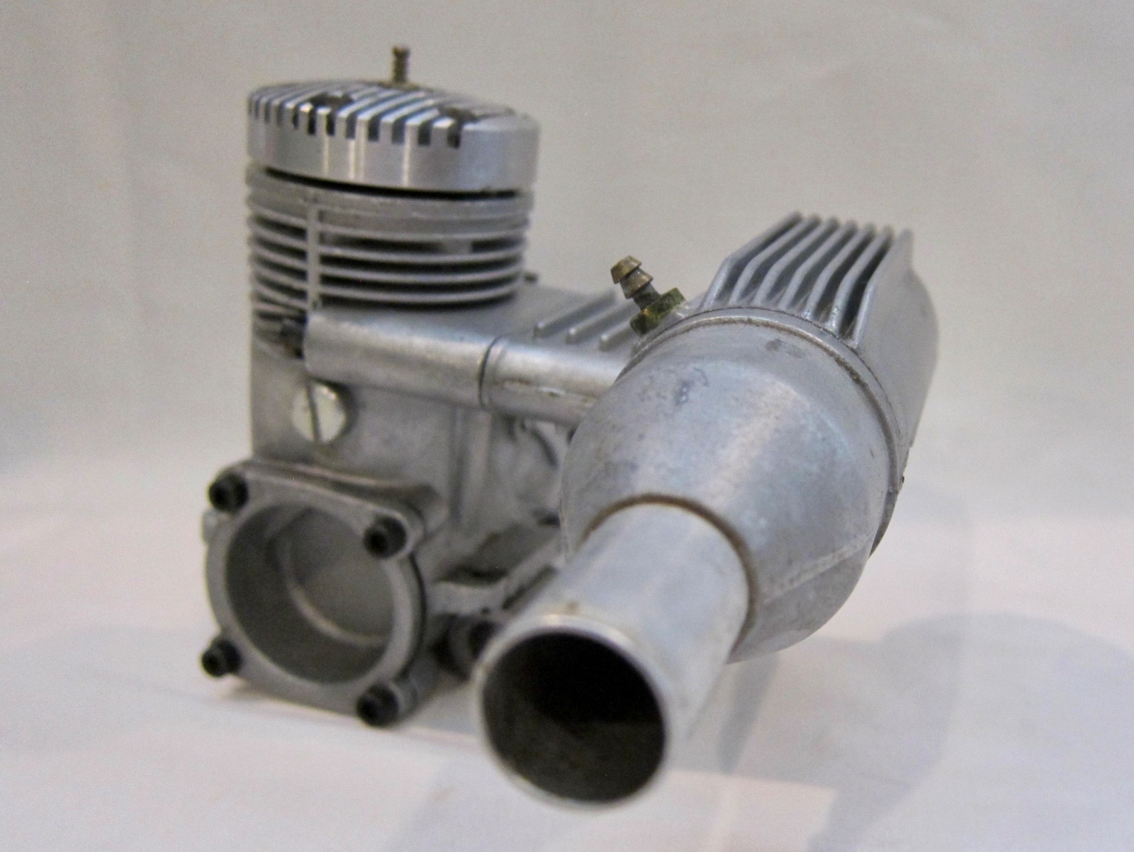K&B 61 R/C Model Airplane Engine with Muffler