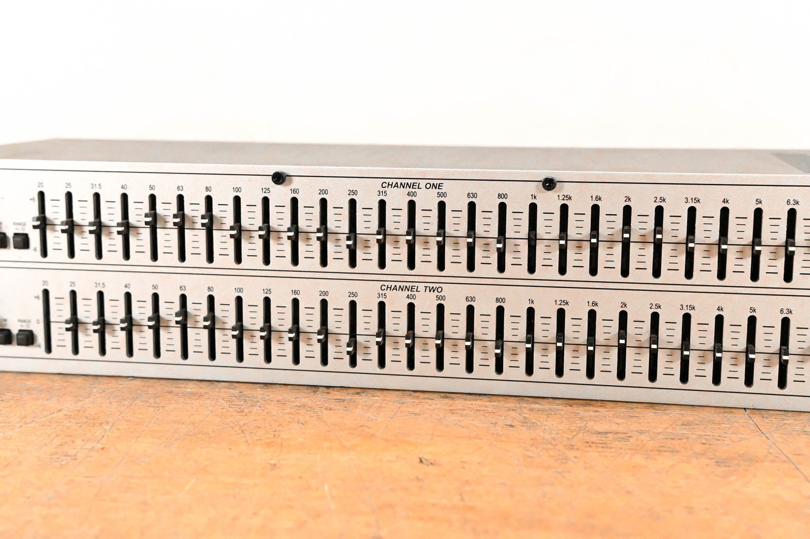 dbx 231s Two-Channel 31-Band Equalizer CG01QT1
