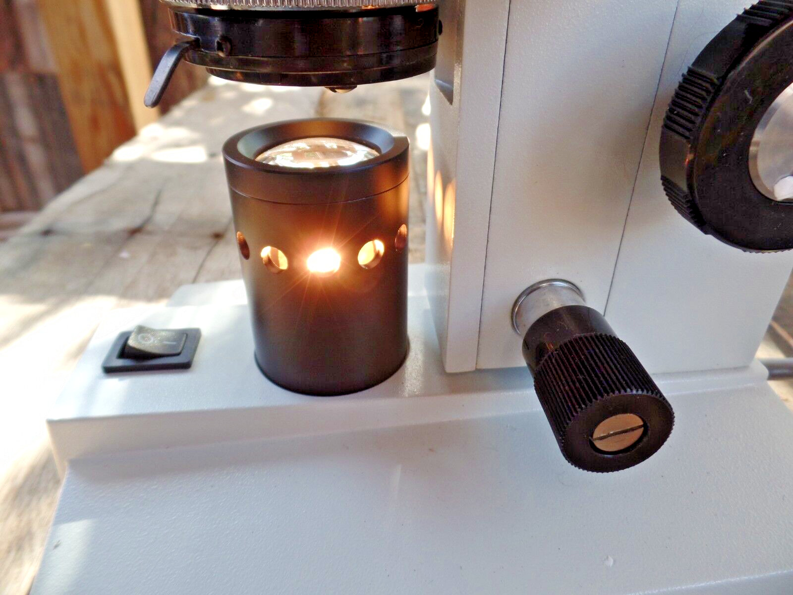 Biological Microscope with 4 objective lenses M Series