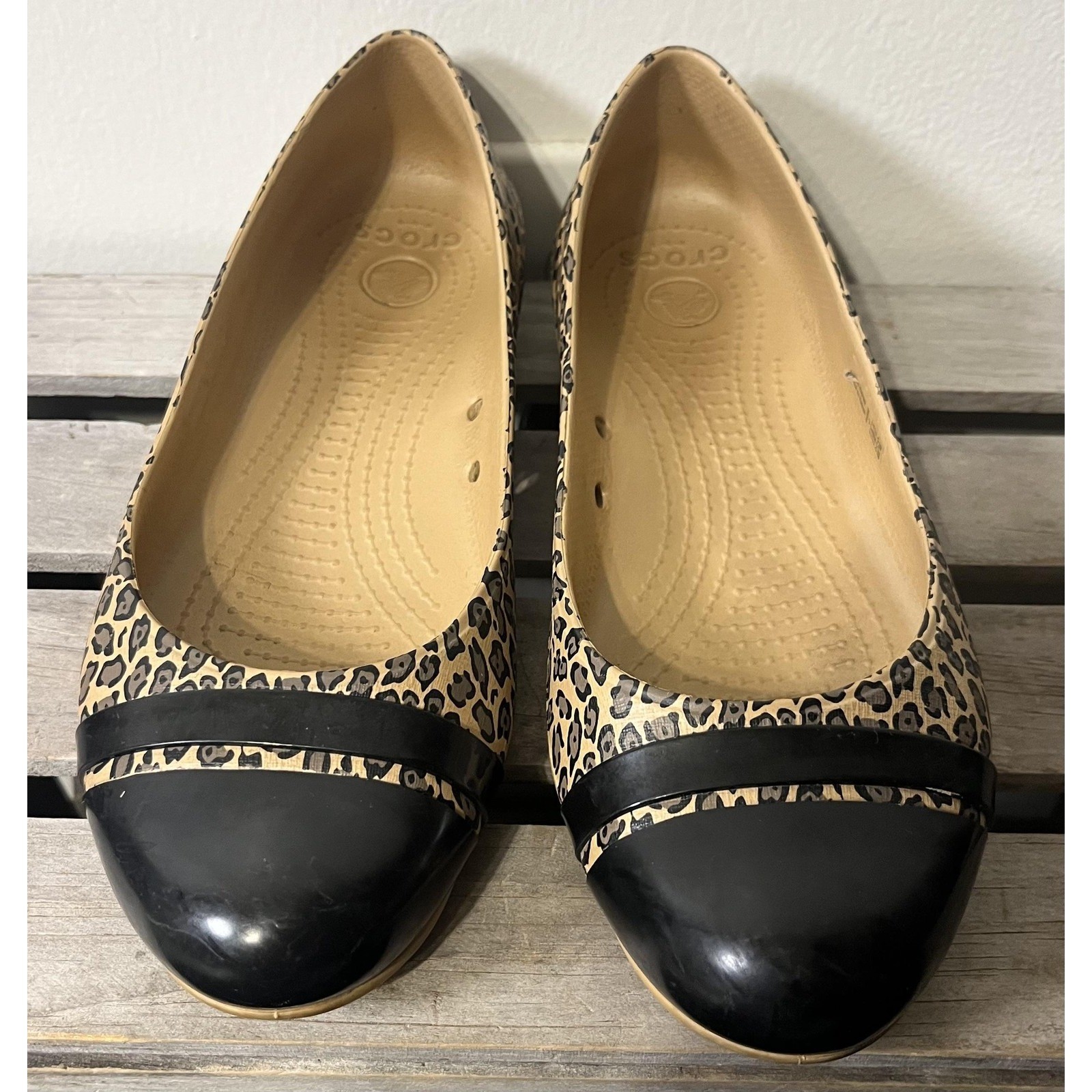 Crocs Shoes Womens Size 7 Beige Leopard Print Cap Toe Ballet Flats Comfort