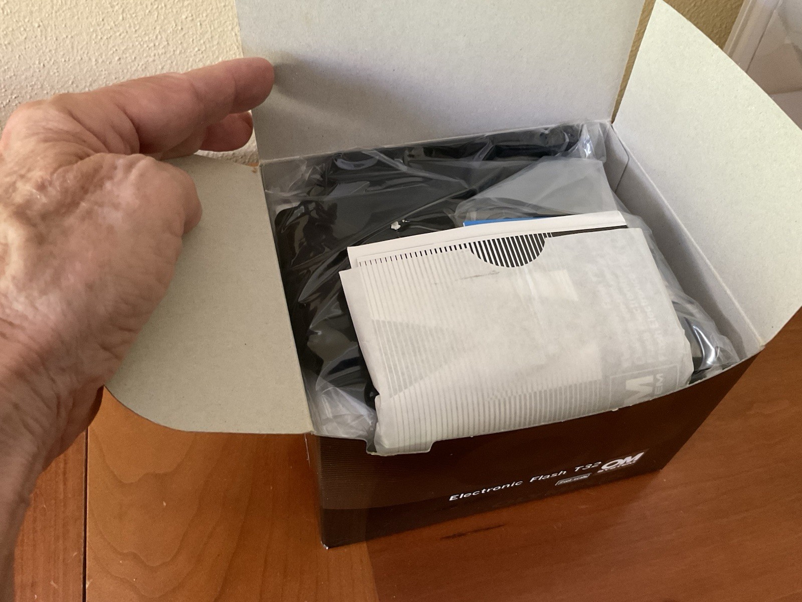 OLYMPUS OM System Electronic Flash Zoom Adapter T 32 - New In Box