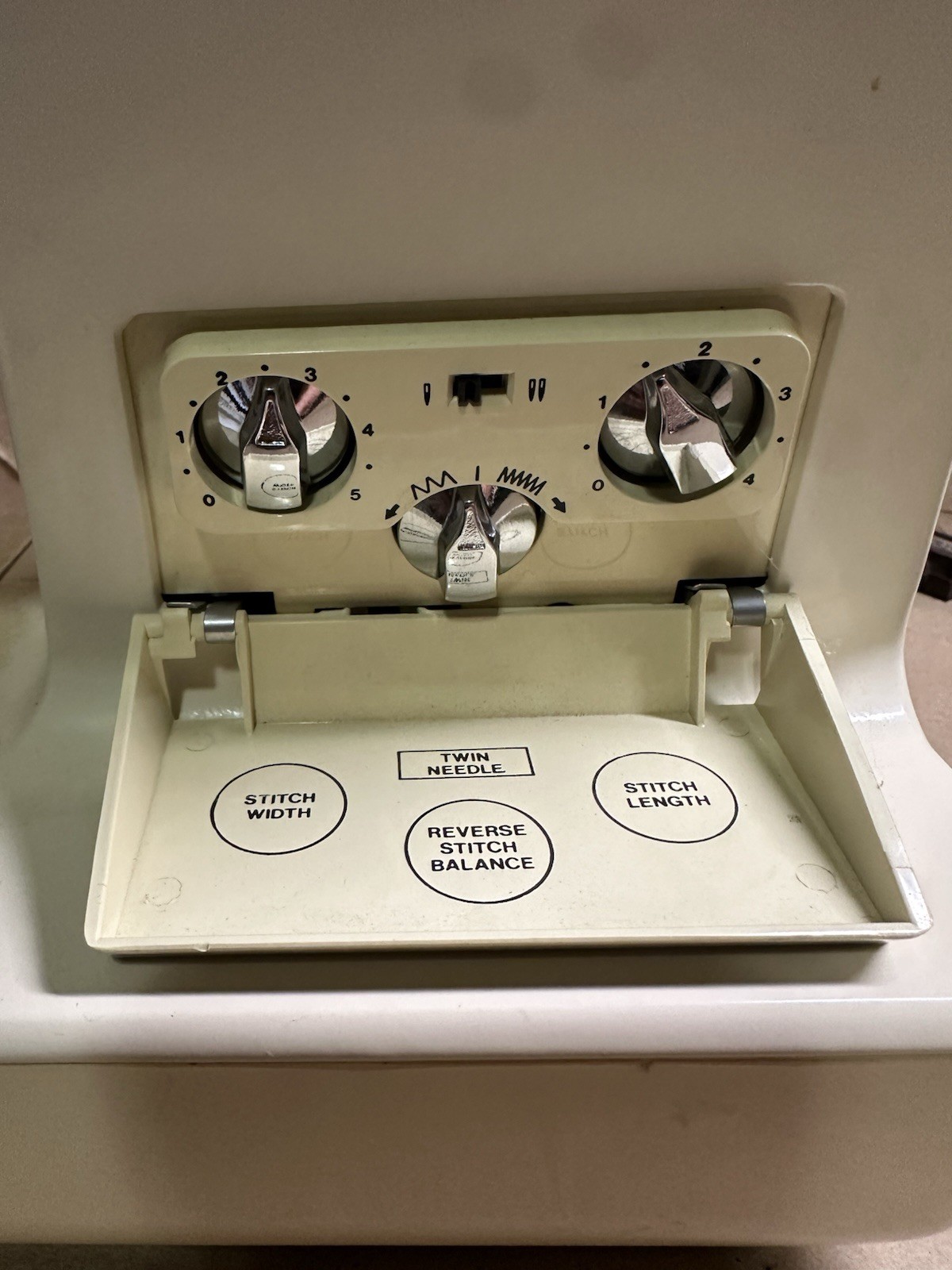 Singer Touch-Tronic 2000 Sewing Machine Works
