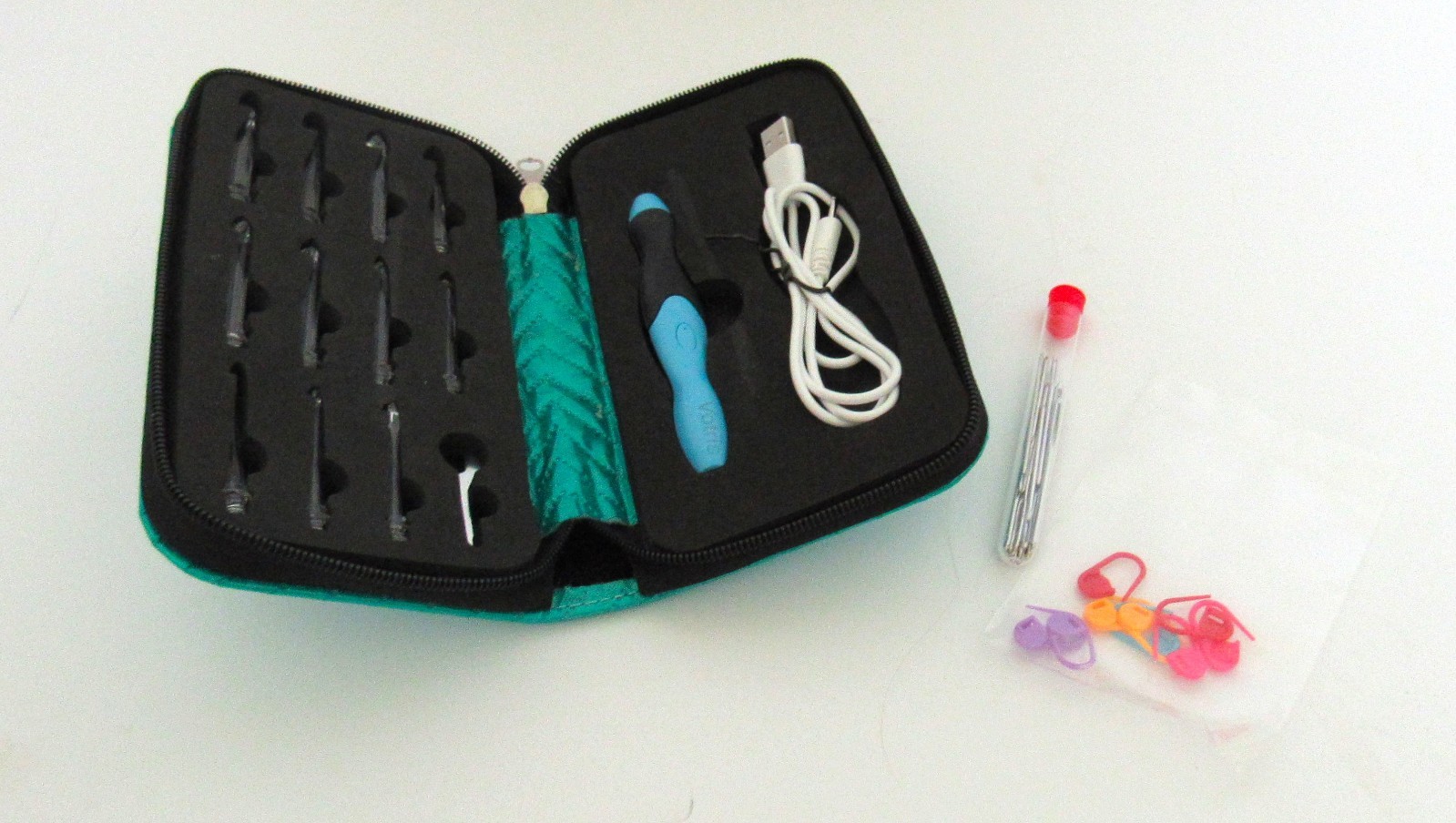 VOTRIS LIGHT UP CROCHET HOOK SET   11 IN 1 LIGHTED CROCHET HOOK SET
