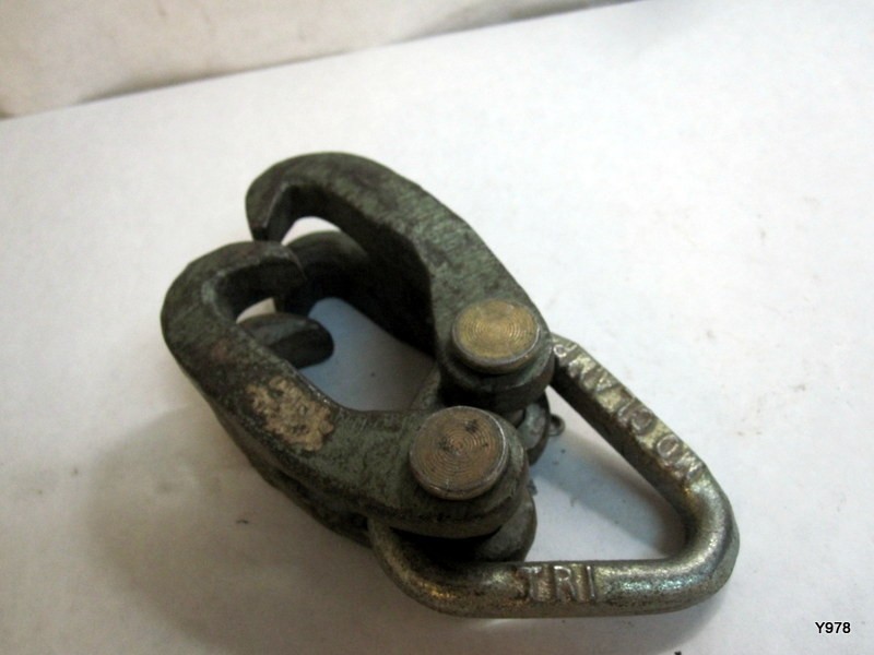 MO CLAMP Double Looper Grabs bumpers or panels.
