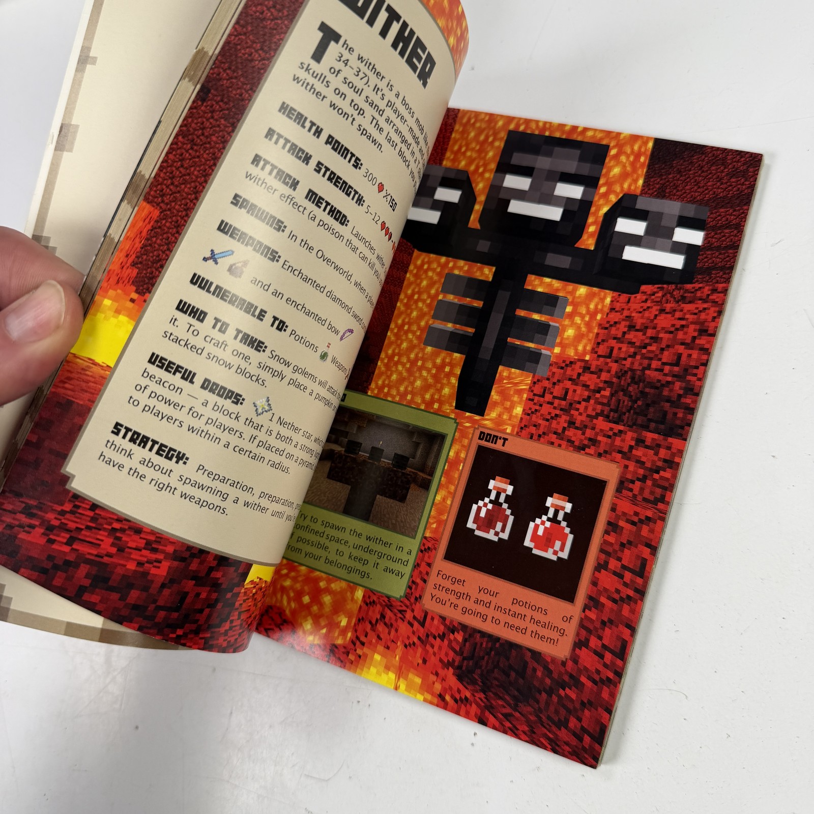 Minecraft Combat Handbook Official Strategy Guide Mojang Scholastic 2014